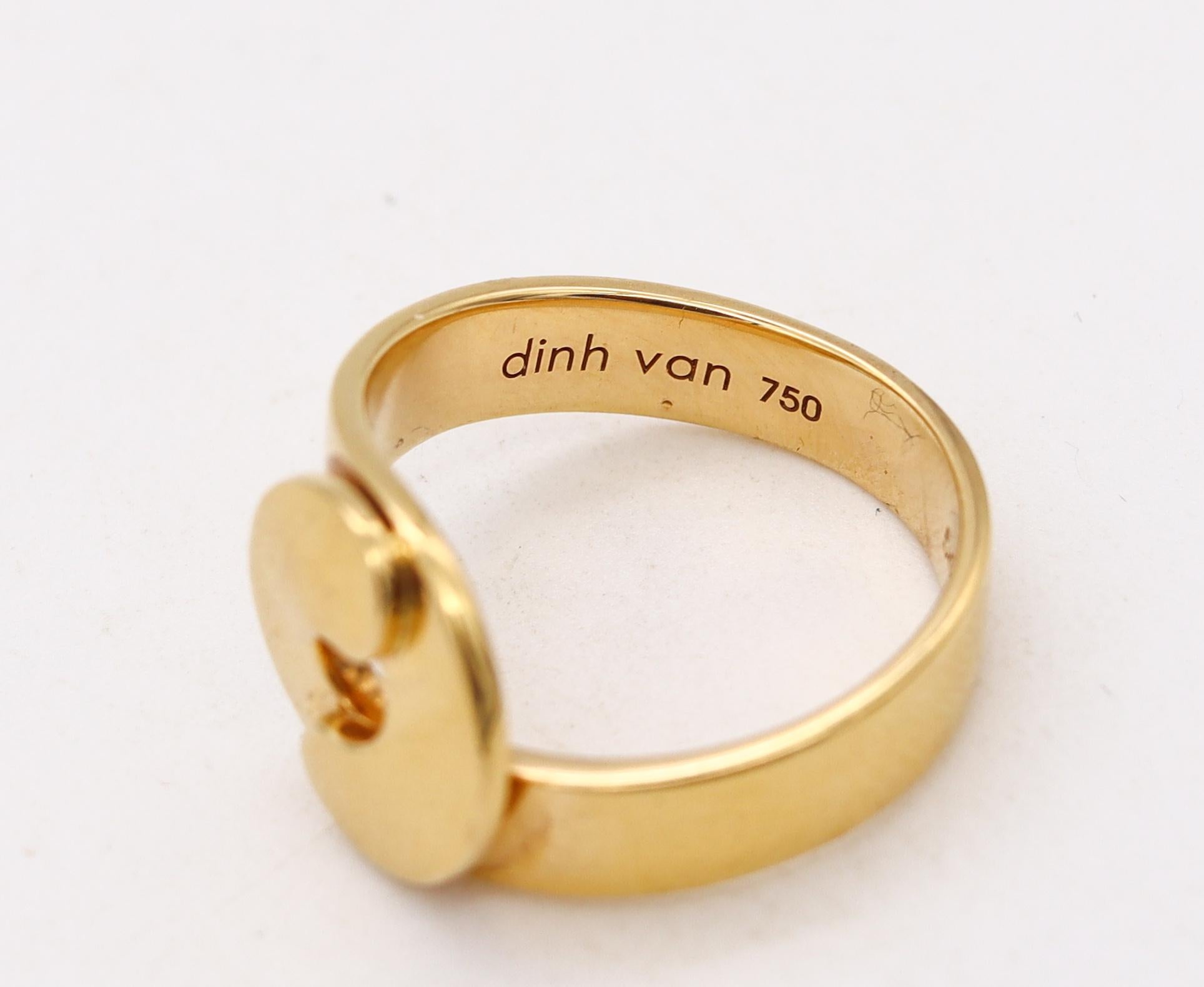 Dinh Van Paris Vintage Classic R14 Geometric Ring in Solid 18Kt Yellow Gold In New Condition For Sale In Miami, FL