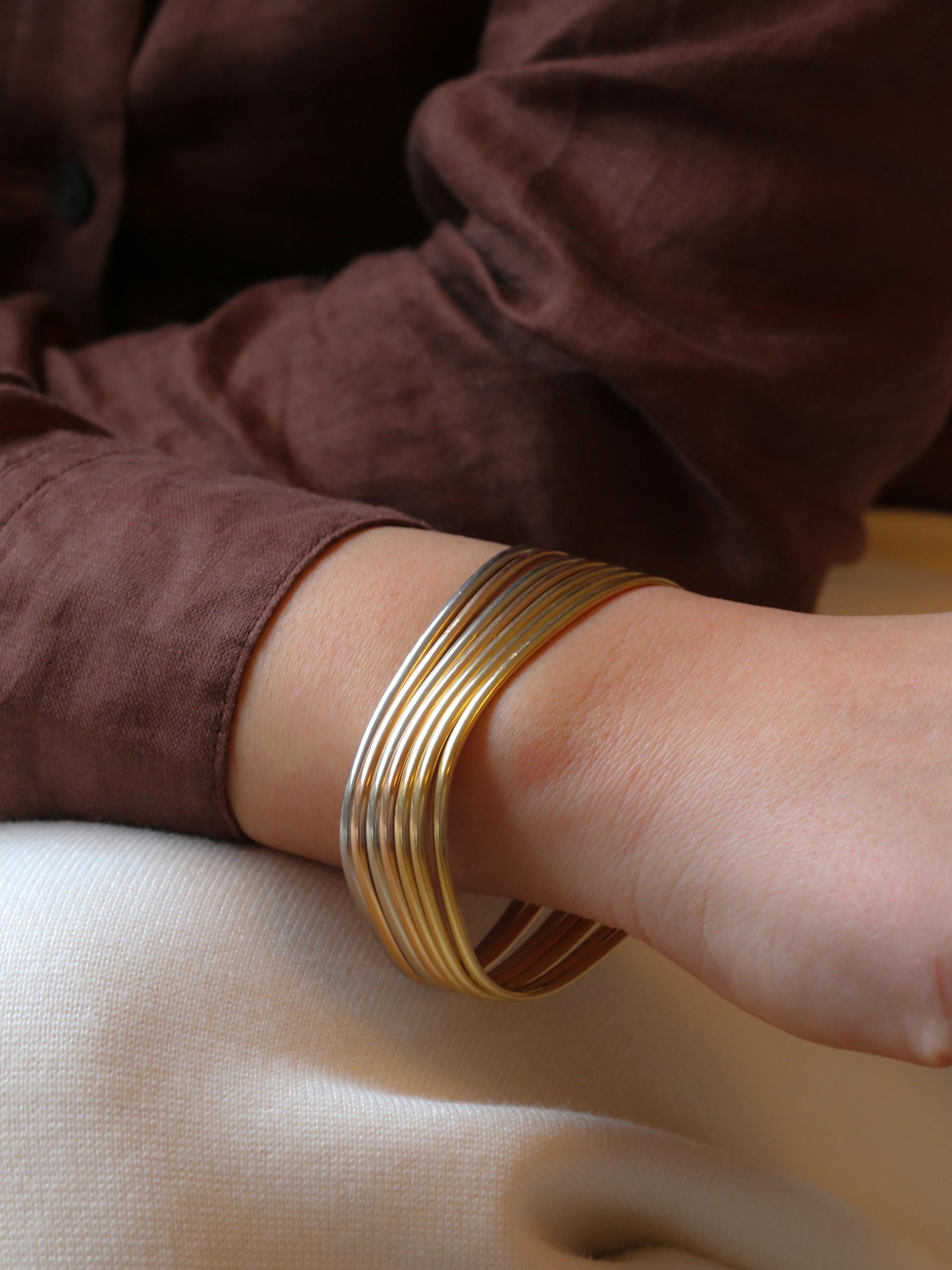 Dinh Van semainier bracelet in 18k (750°/°°) yellow, white and rose gold, composed of 7 square bracelets, three in yellow gold, two in rose gold and two in white gold. These bracelets date from the early days of the Dinh Van brand, and foreshadow