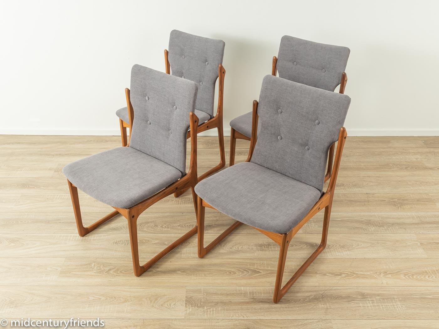 Dinig Room Chairs Vamdrup Stolefabrik Solid Wood In Good Condition For Sale In Neuss, NW