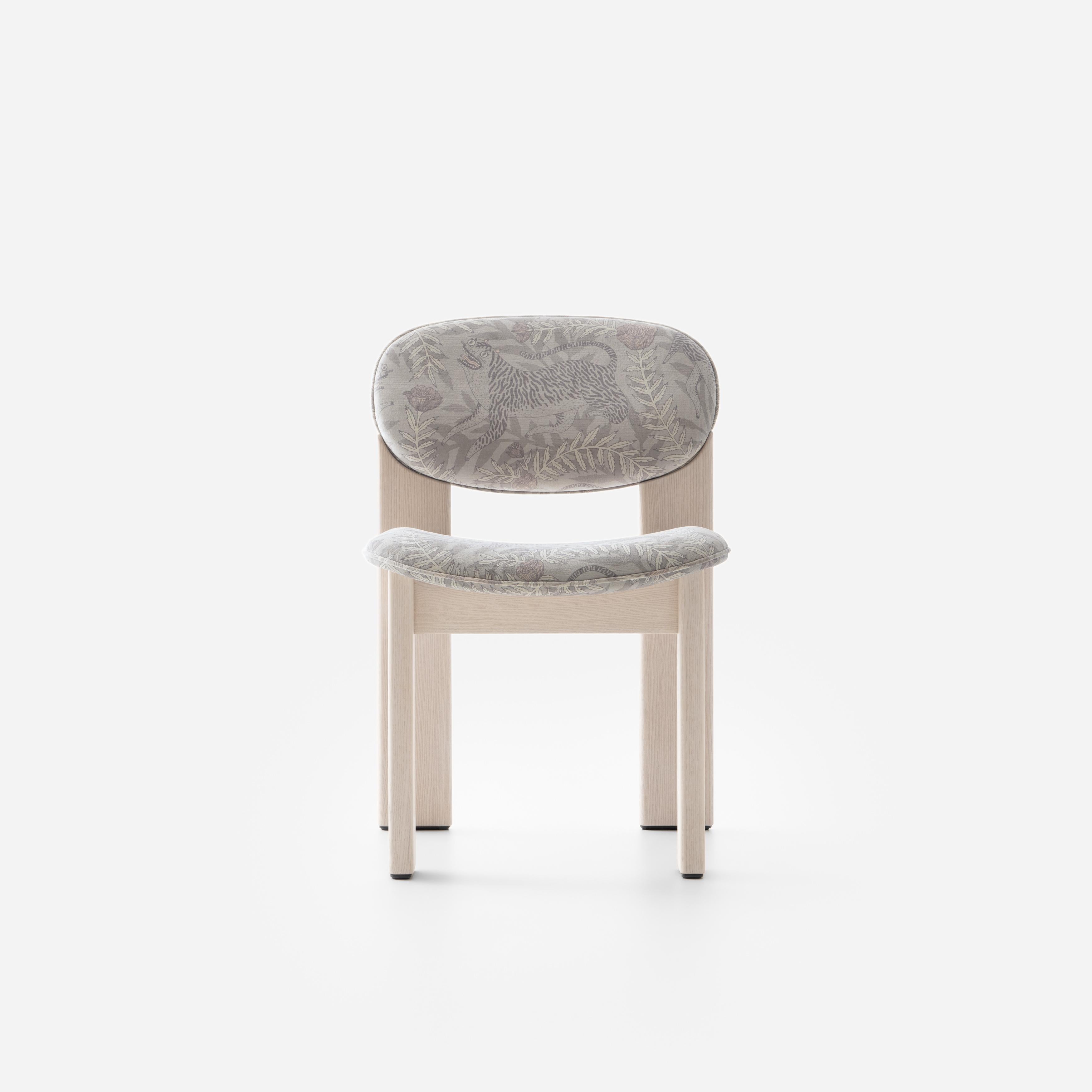 NOOM x Patience & Gough Present a Bold Collaboration Bridging Archipen Chair, Textile, and NFT Art

In a bold cross-disciplinary collaboration with British design studio Patience & Gough, and Ukrainian artist Magister of Magic (Yevheniia Vynokurova)