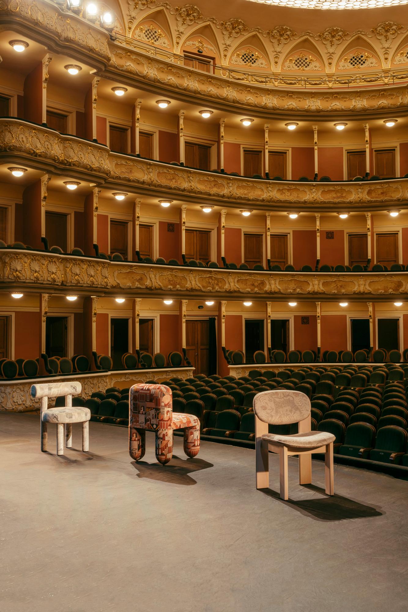 Dining Archipen Chair Artistry Edition in Patience&Gough recycled velvet by Noom im Angebot 1