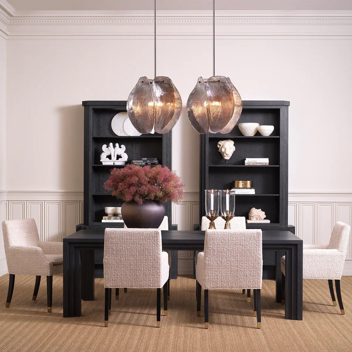 Moderno Sedia da pranzo, tessuto beige, gambe nere e ottone in vendita