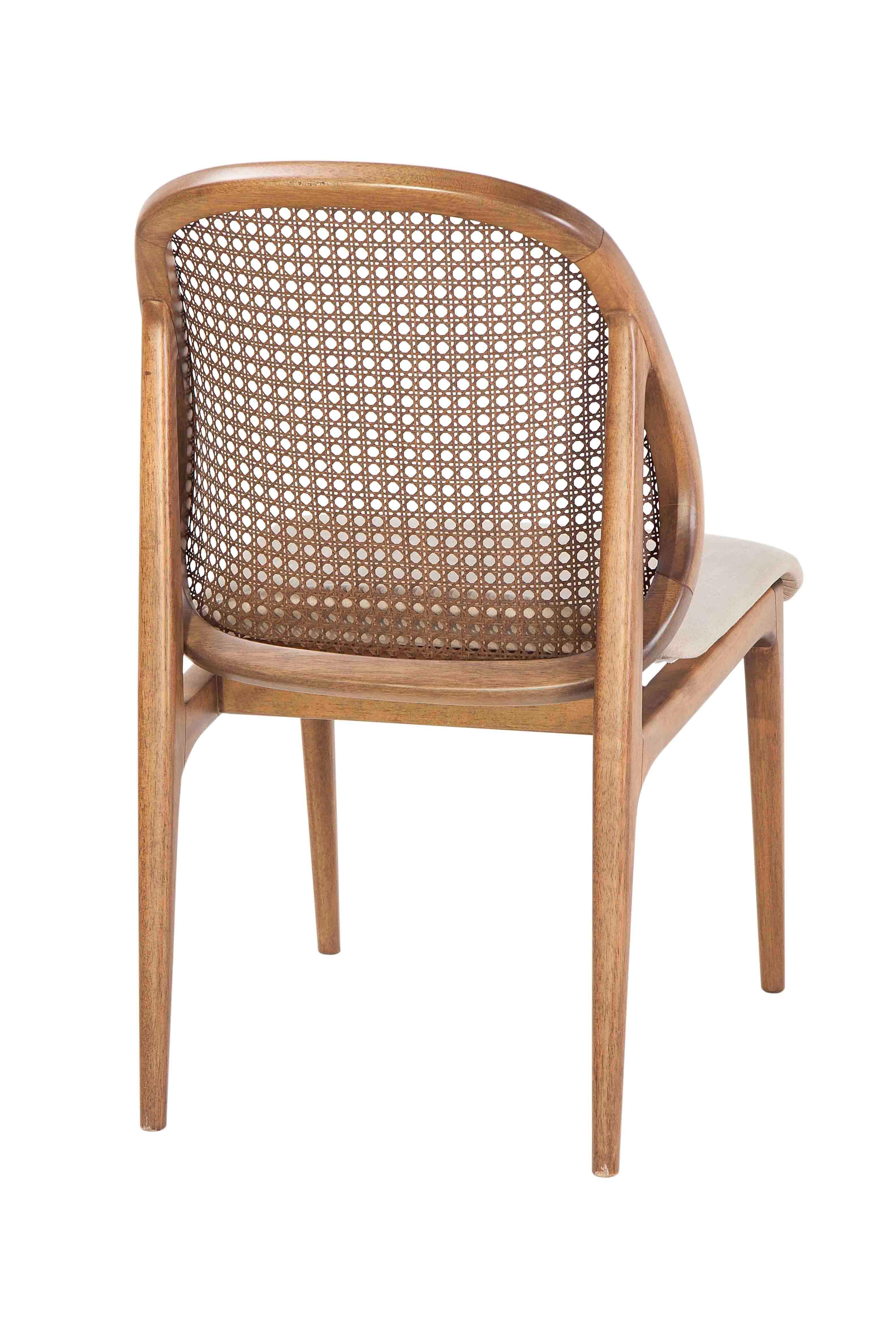 Material: wood, fabric, and straw

Seat Fabric color: offwhite
Backrest Straw color: honey.