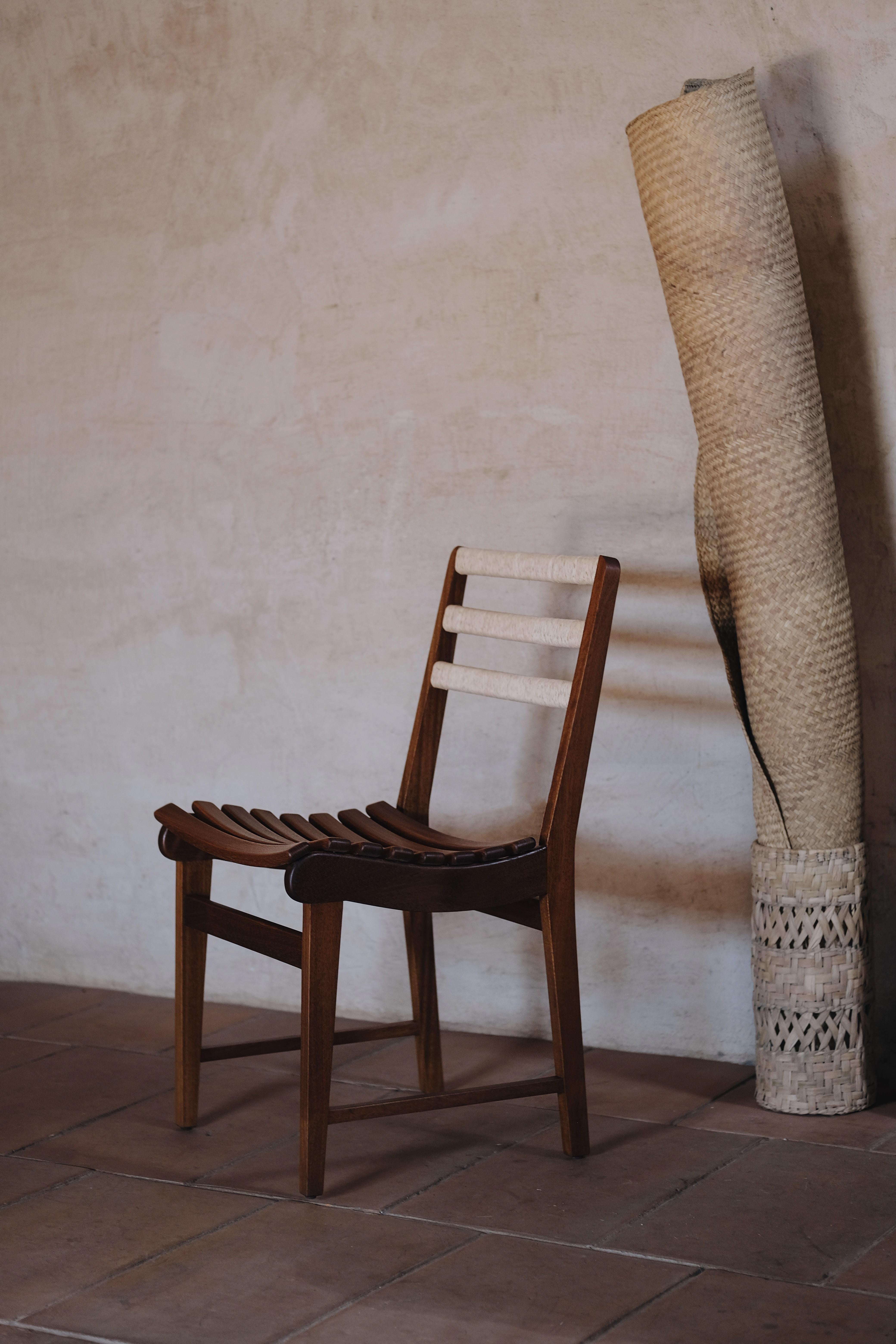 Chaise de salle à manger Miguelito en bois massif et palmier de Michael van Beuren de Luteca en vente 1