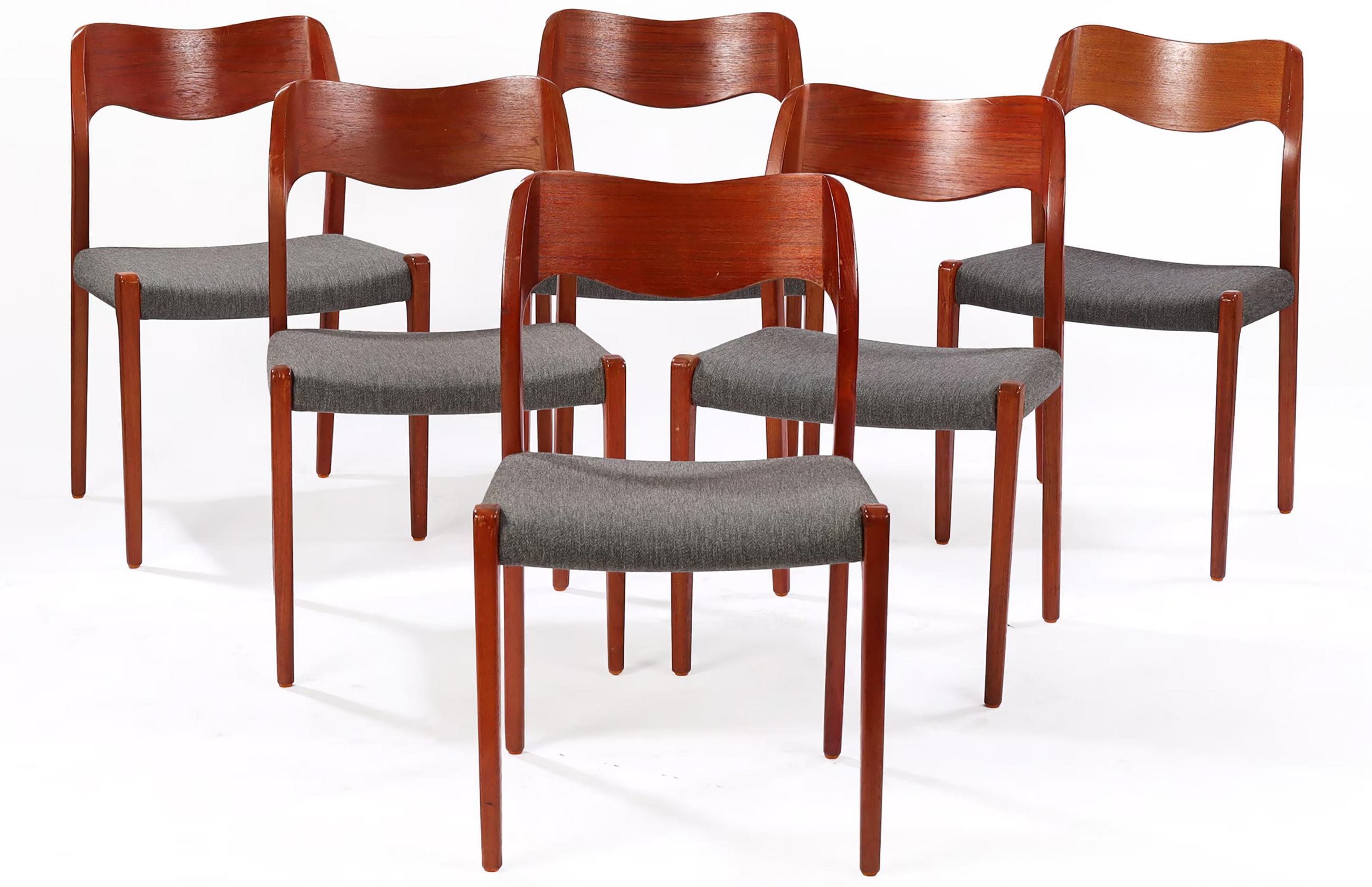 Chaise de salle à manger en teck massif, conçue en 1951 par Niels Otto Møller et produite par I.L.Møller Møbelfabrik, numéro de modèle 71. Etat original. Délai de livraison : 3-4 semaines.
Jusqu'à 12 disponibles, prix par chaise.
  