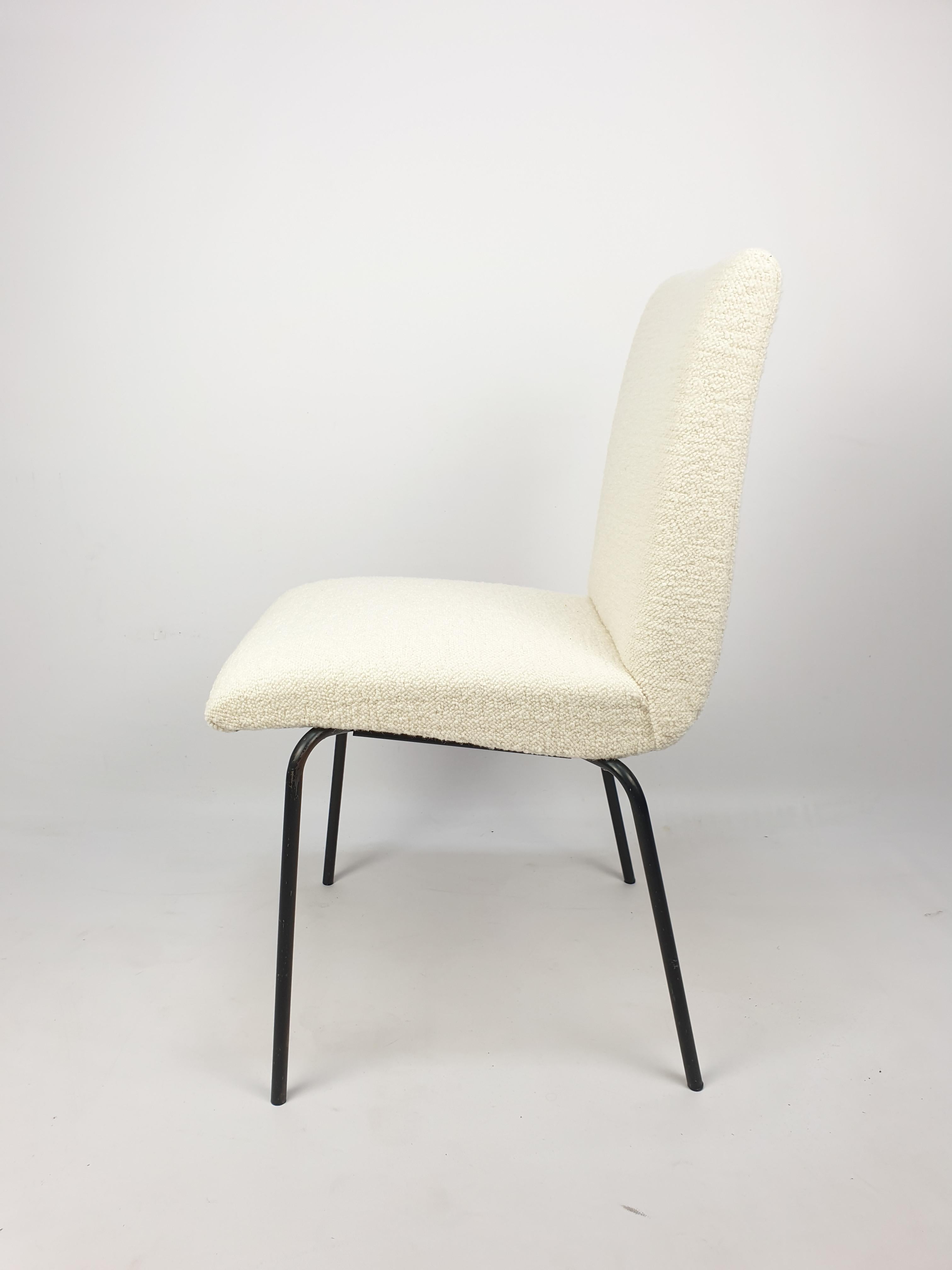 Belge Chaise de salle à manger de Pierre Guariche pour Meurop, années 1960 en vente