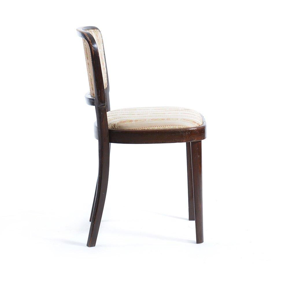 Sedia da pranzo di Thonet in seta e quercia originale d'epoca, Cecoslovacchia, anni '40 In condizioni buone in vendita a Zohor, SK