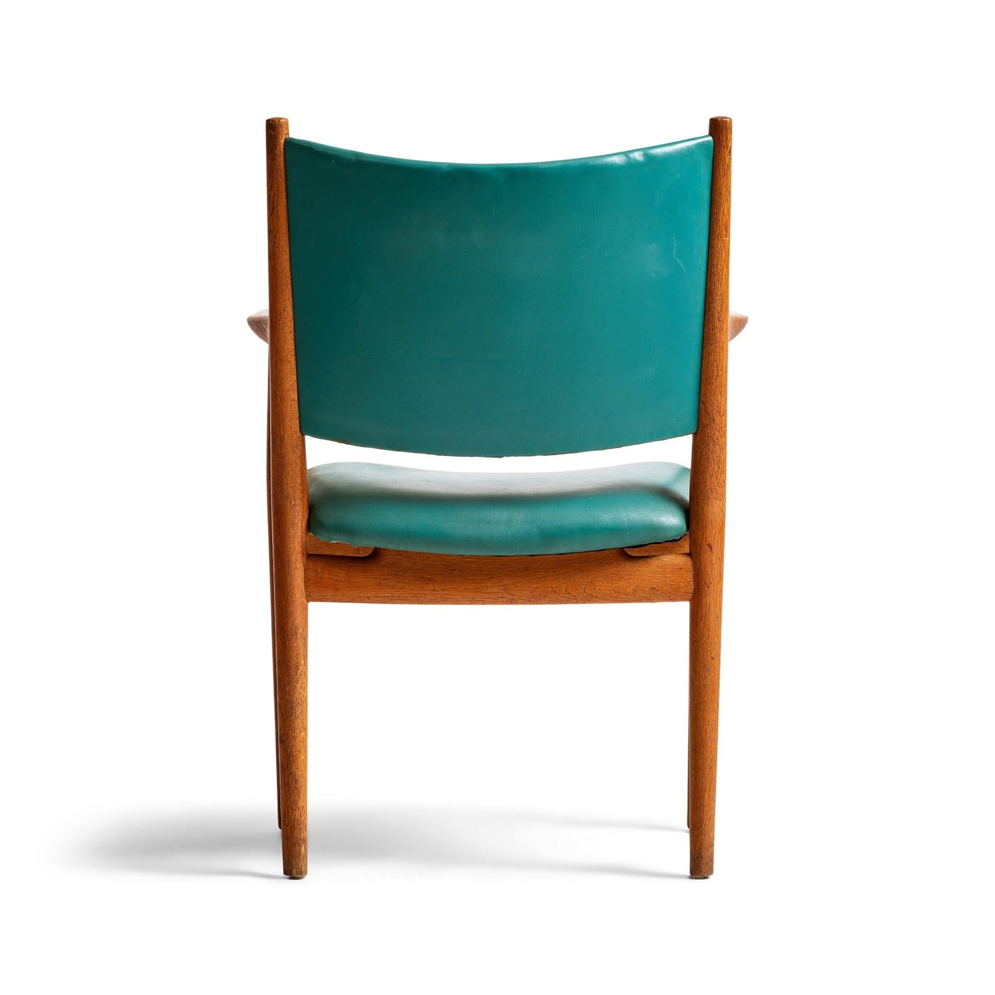 Dining Chair by Hans J. Wegner for Johannes Hansen In Excellent Condition For Sale In Sagaponack, NY