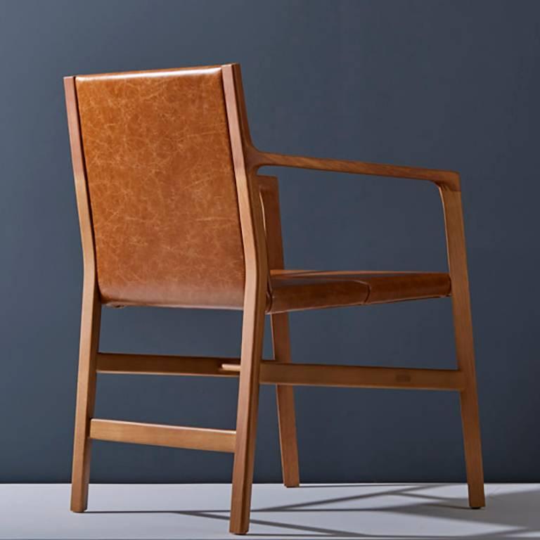 Esszimmerstuhl aus Leder und Massivholz, Contemporary Brazilian Design (Moderne) im Angebot