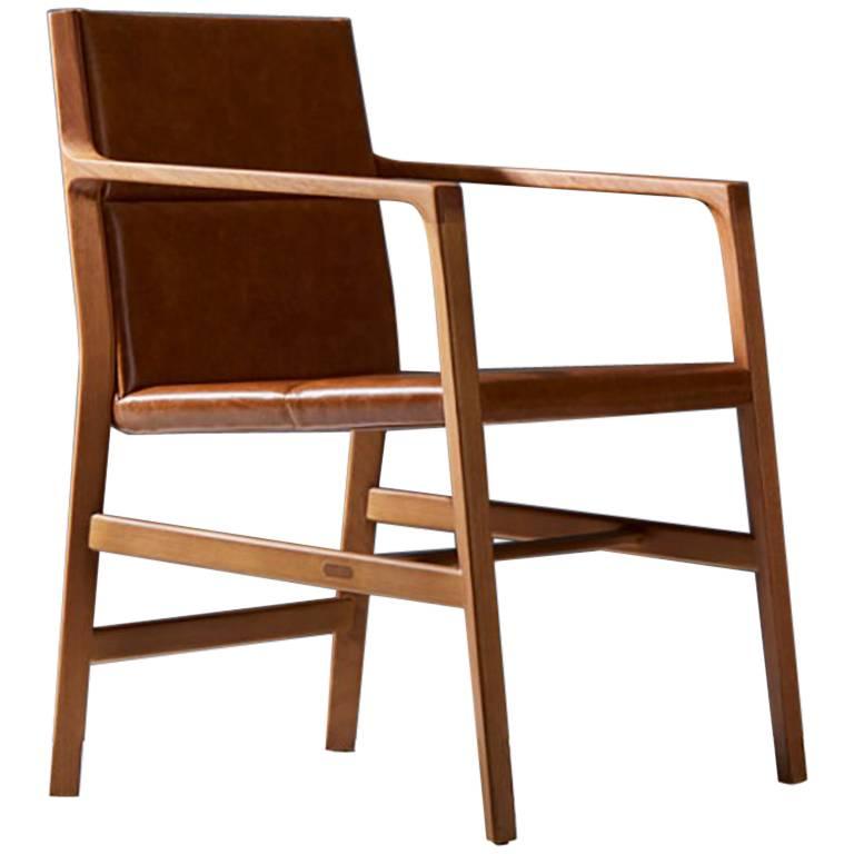 Dining chair in Leather and solid wood, Contemporary Brazilian Design For Sale