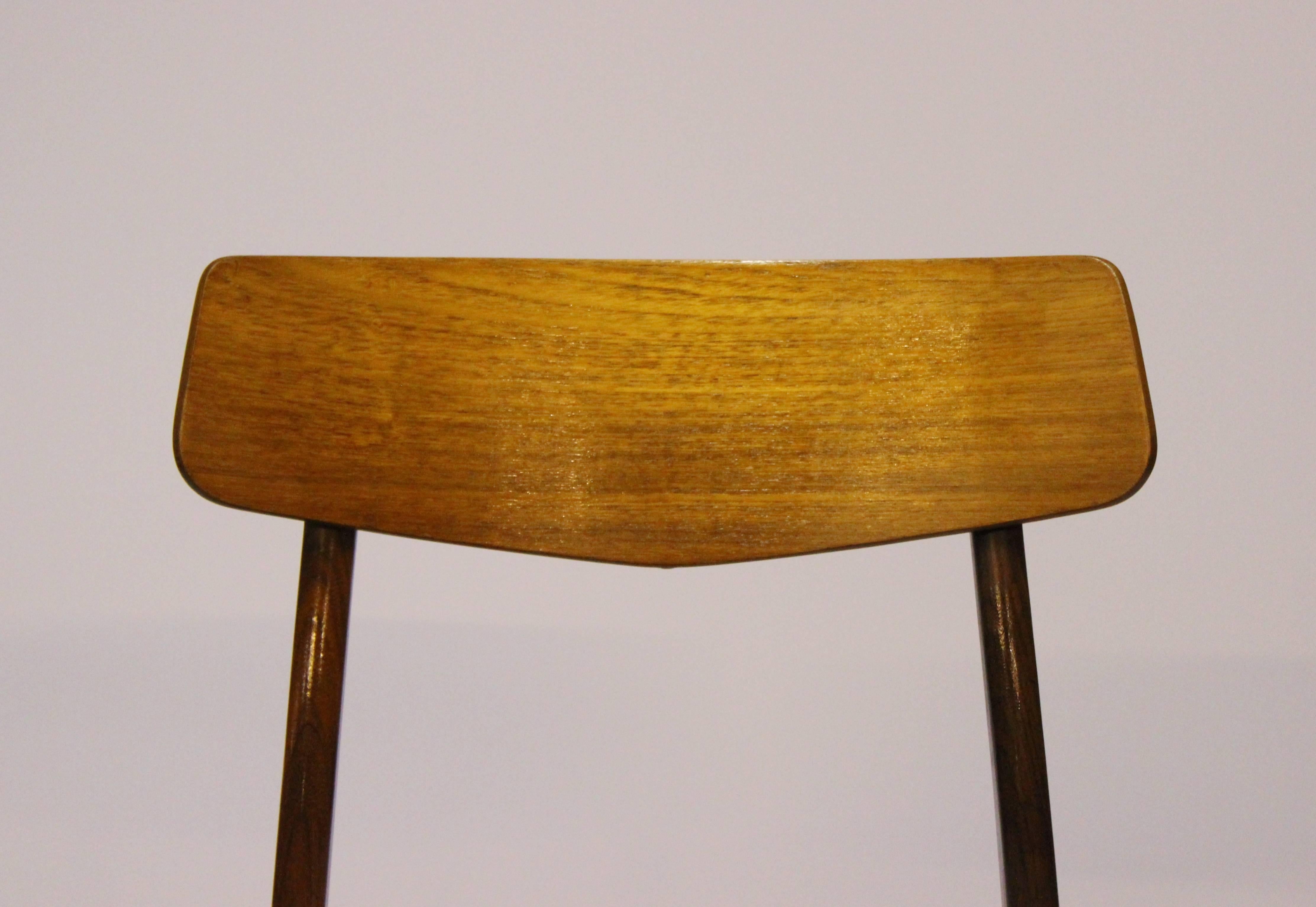 Scandinavian Modern Dining Chair in Teak and Grey Wool Fabric of Danish Design, 1960s For Sale