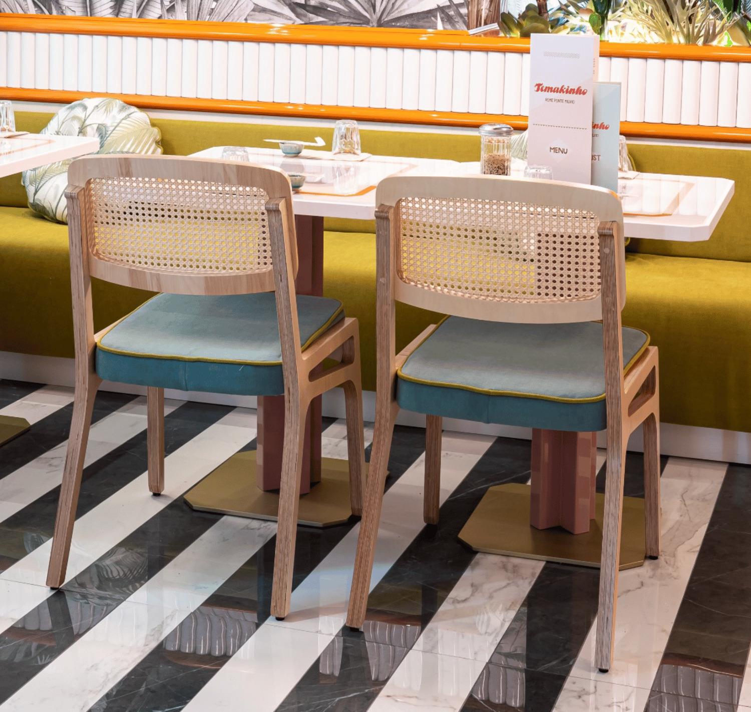 Sedia da pranzo Karl con braccioli in Wood Wood e tappezzeria New in vendita 6