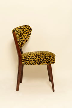 Chaise de salle à manger, jacquard léopard par Edmond Petit, bois de noyer, Vintola Studio