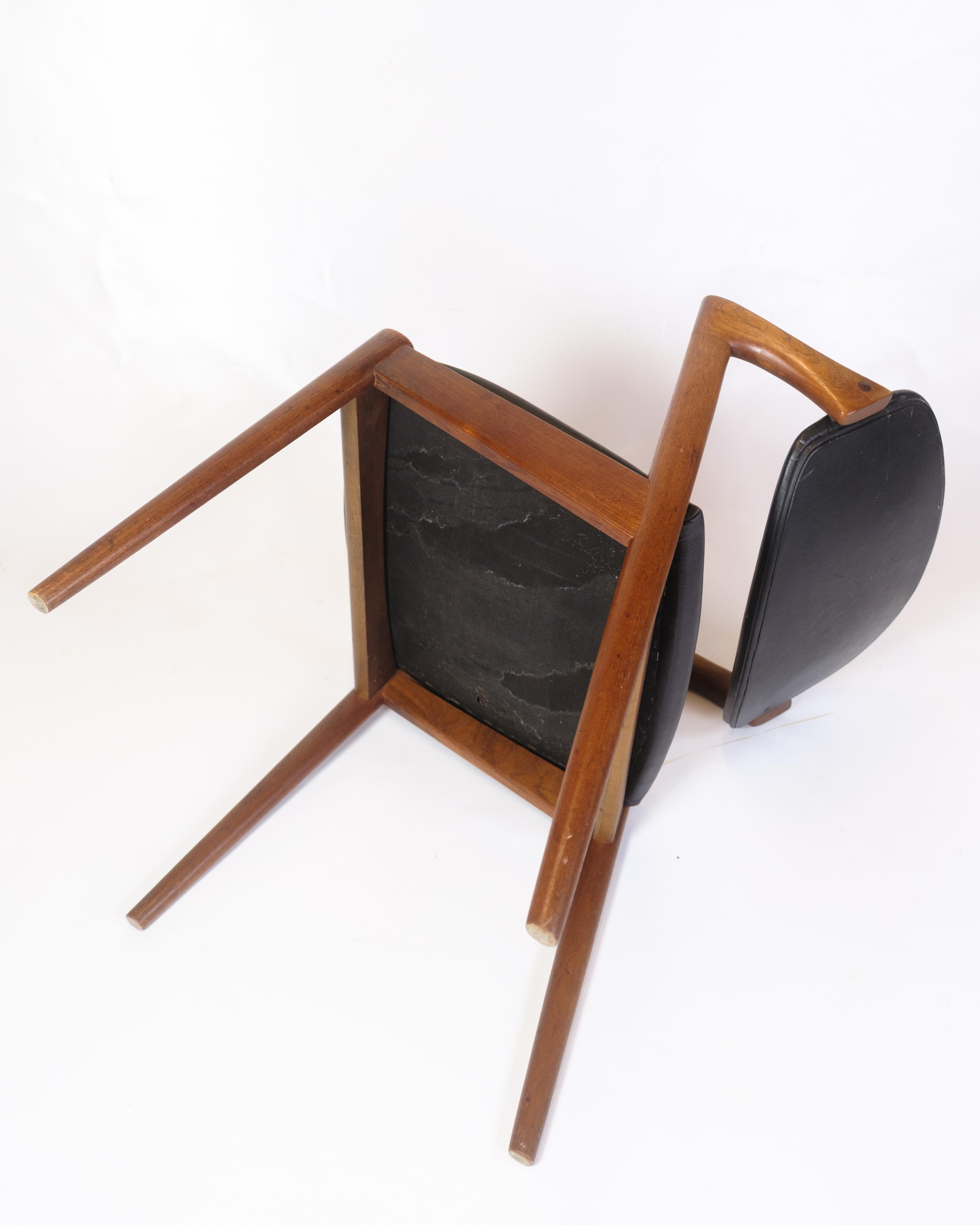 Sedia da pranzo modello 42 in teak e pelle nera di Kai Kristiansen degli anni '60 In condizioni buone in vendita a Lejre, DK