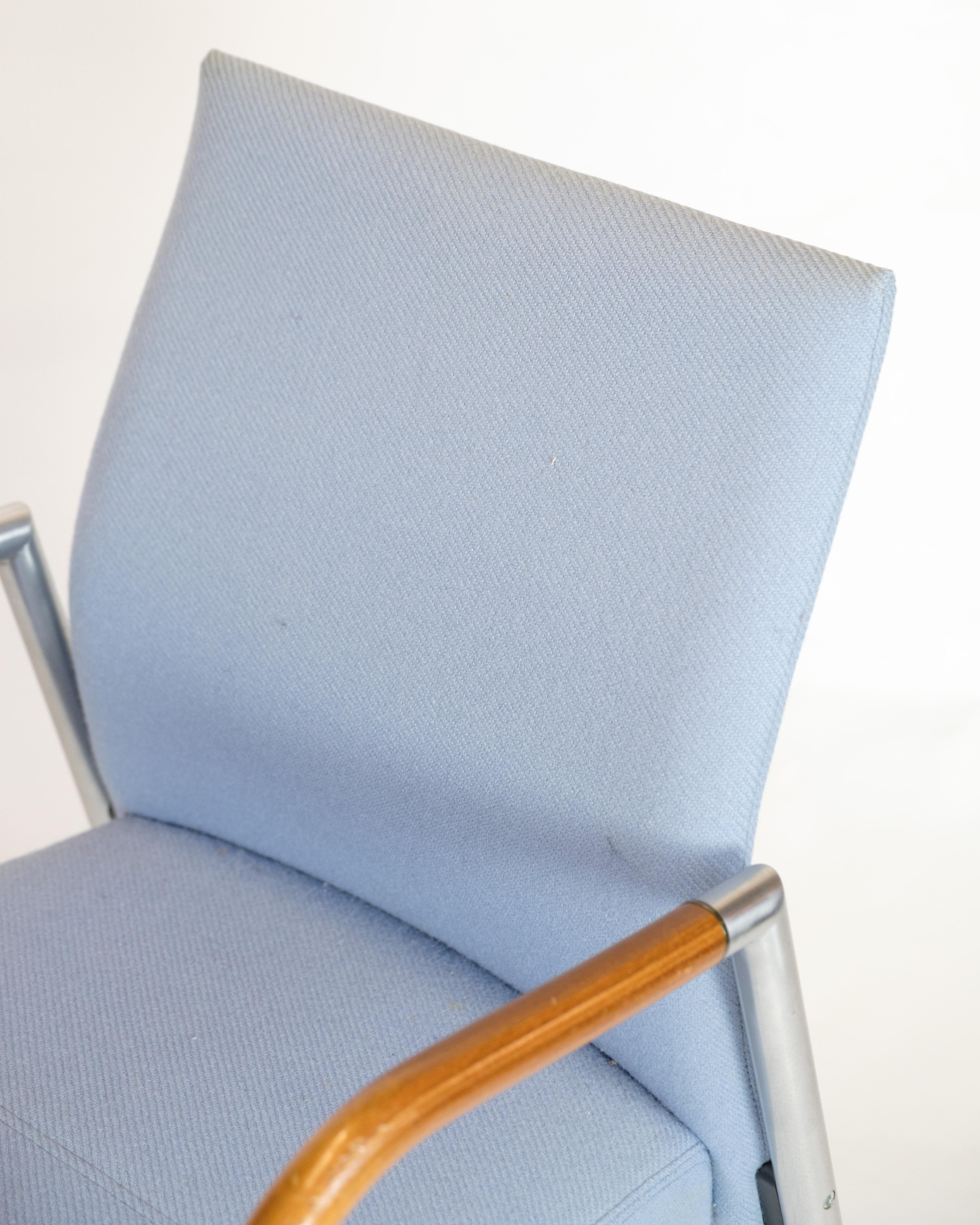 Dining Chair Model B8 In Blau Stoff & Mahagoni von Duba (Moderne der Mitte des Jahrhunderts) im Angebot