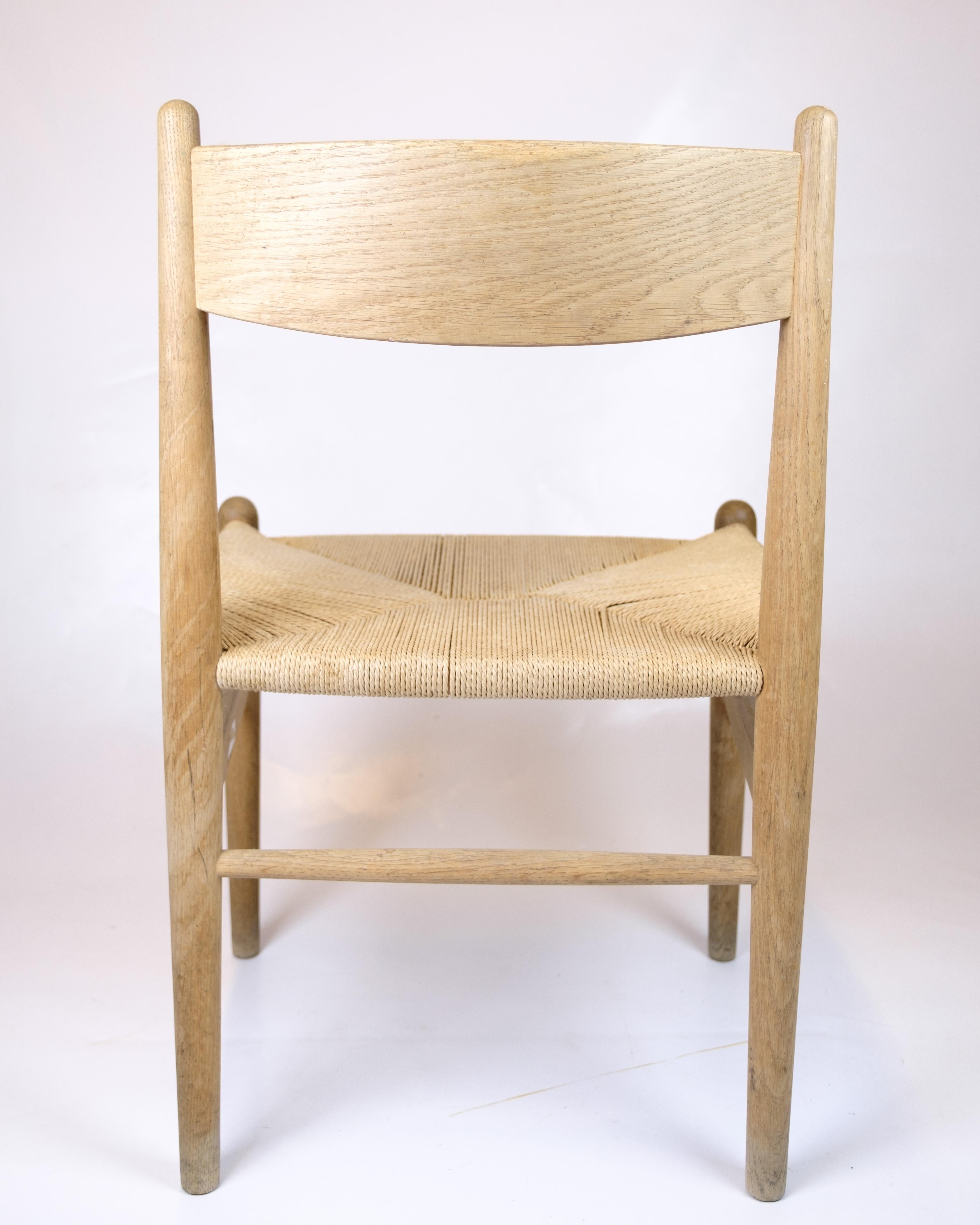 Classic dining chair, model CH36, designed by Hans J. Wegner in 1962 and produced by Carl Hansen & Son.
The chair is made of solid oak with a seat in hand-woven paper yarn.

Designer: Hans J. Wegner
Model: CH36
Manufacturer: Carl Hansen &