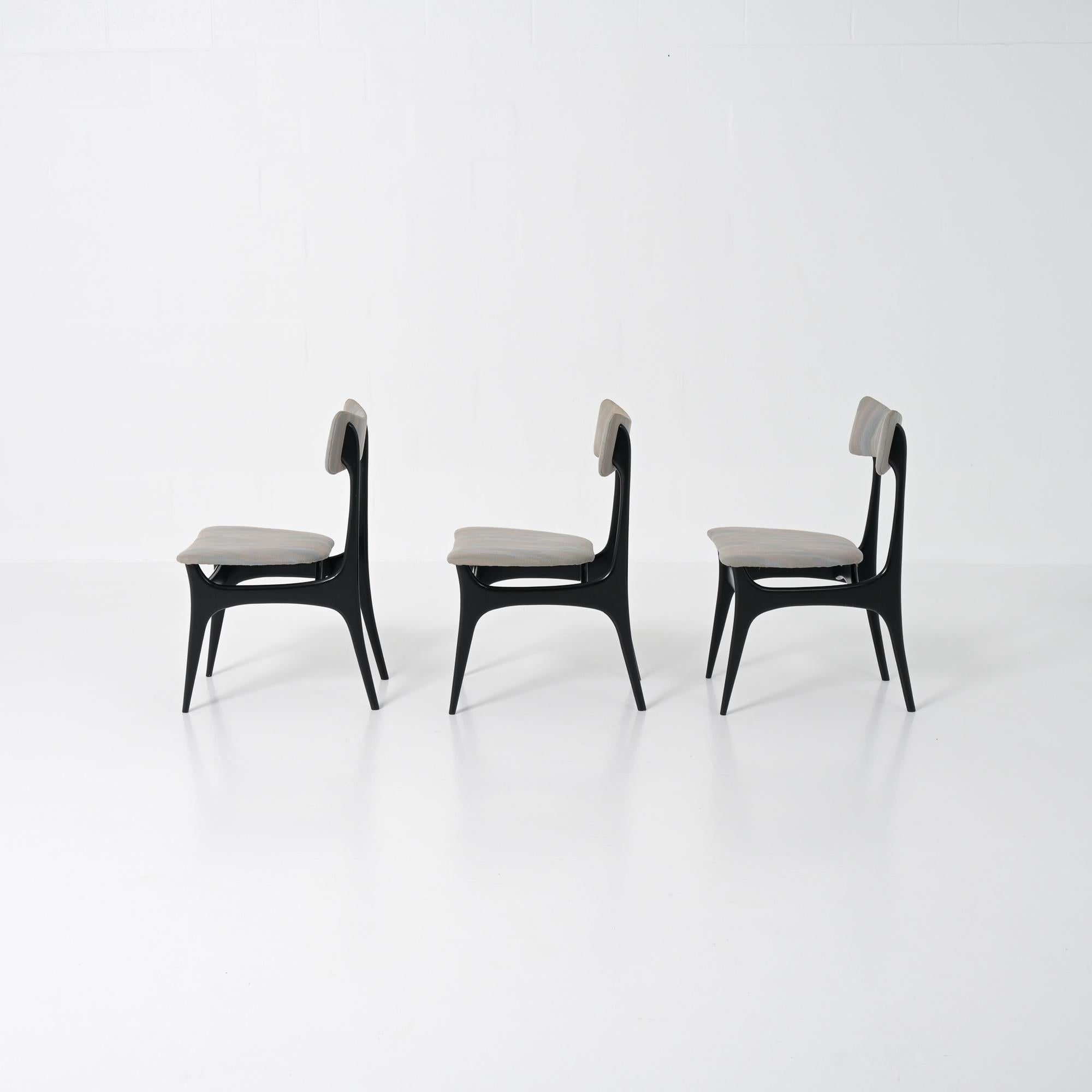 Beautiful  Alfred Hendrickx S3 dining chairs. These elegant chairs were designed for Belform. The design of the S3 chair is very intriguing as it features almost no straight lines and the seats seem to be floating. They show Hendrickx’s elegant