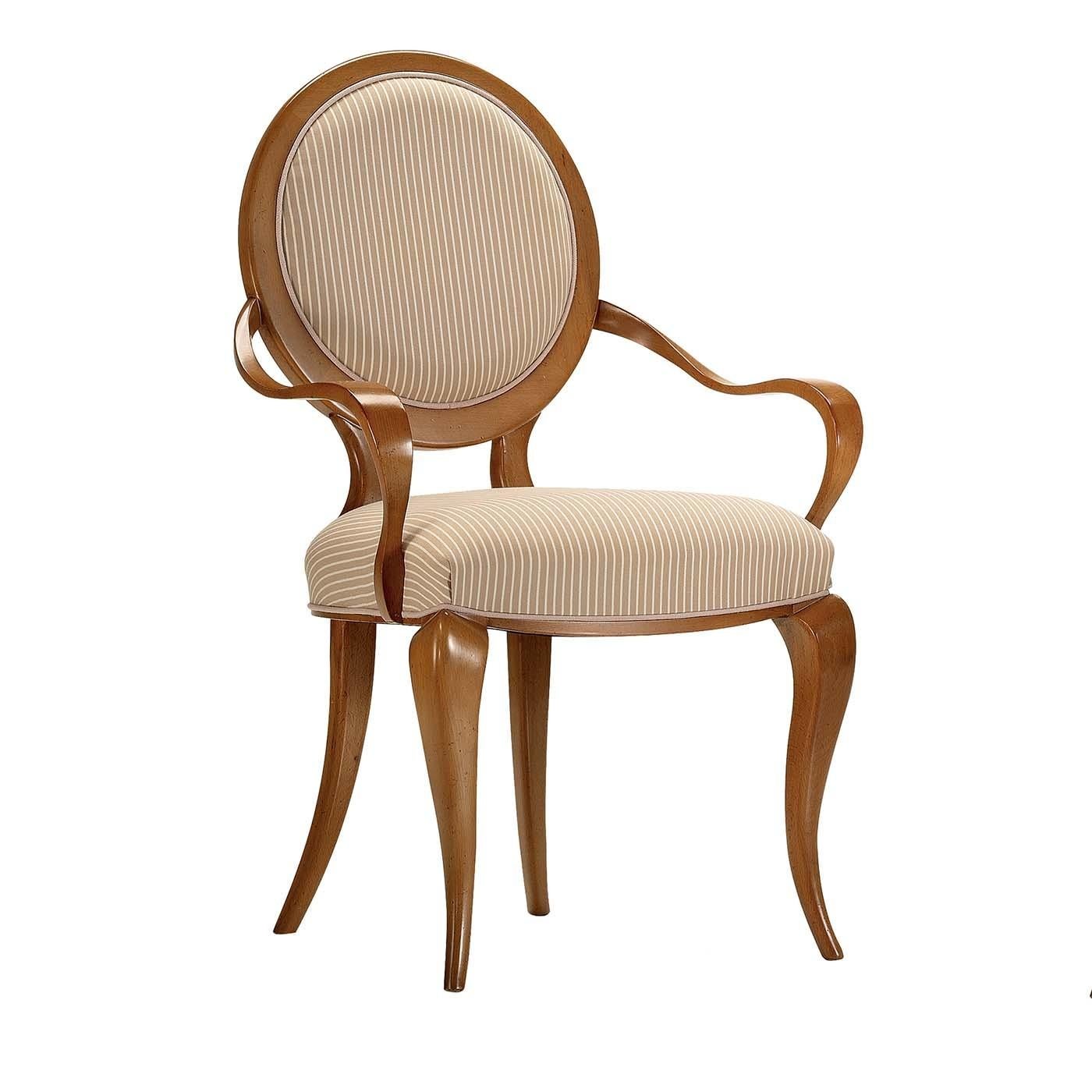 Comfortable and welcoming, the contemporary line chair with armrests is the ideal chair for the living or dining room table. The wooden structure blends perfectly with the padded seat and backrest upholstered with striped fabric in delicate beige