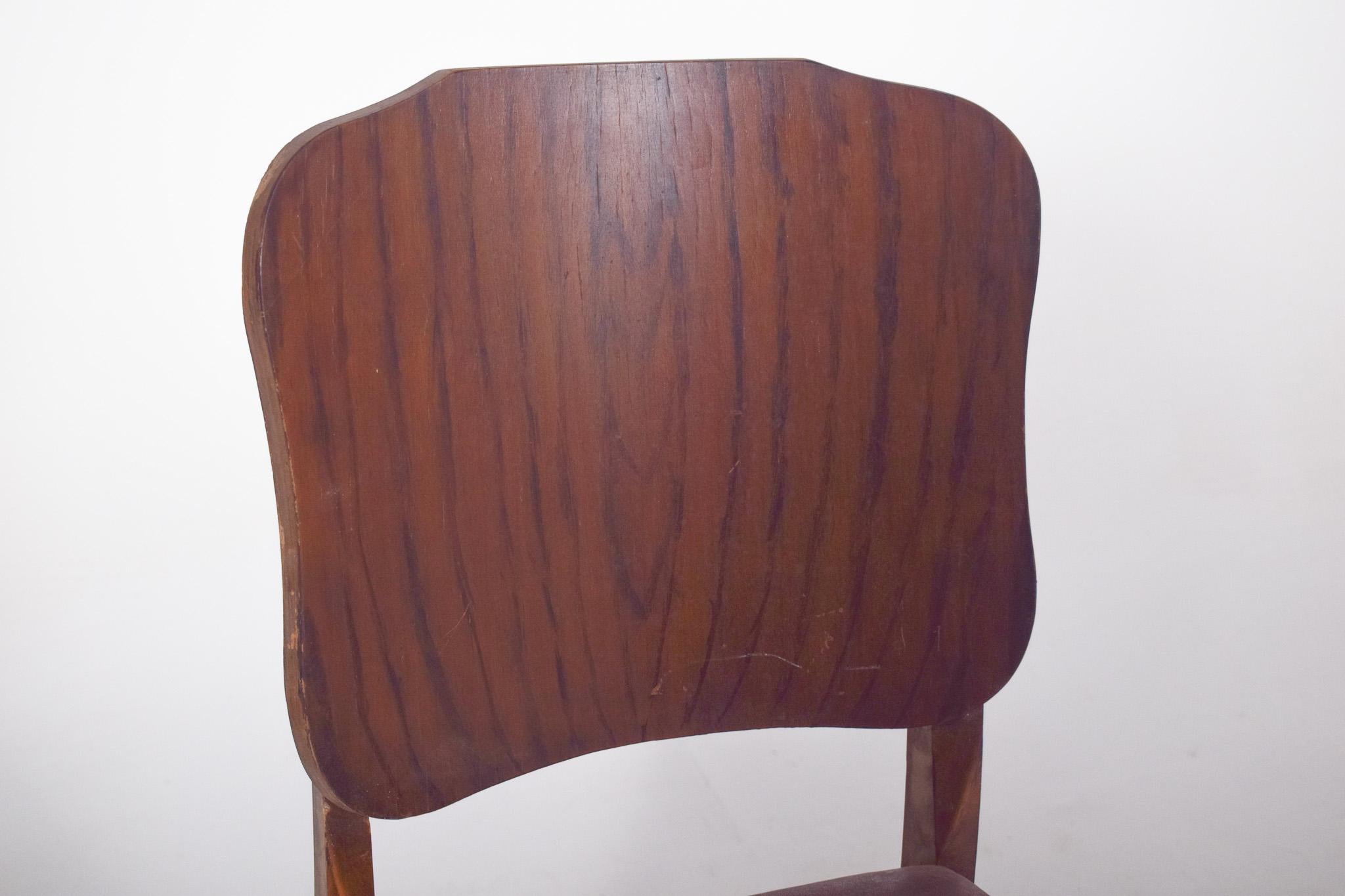 Mid-Century Modern Dining Chair with Rounded Corners Backrest For Sale