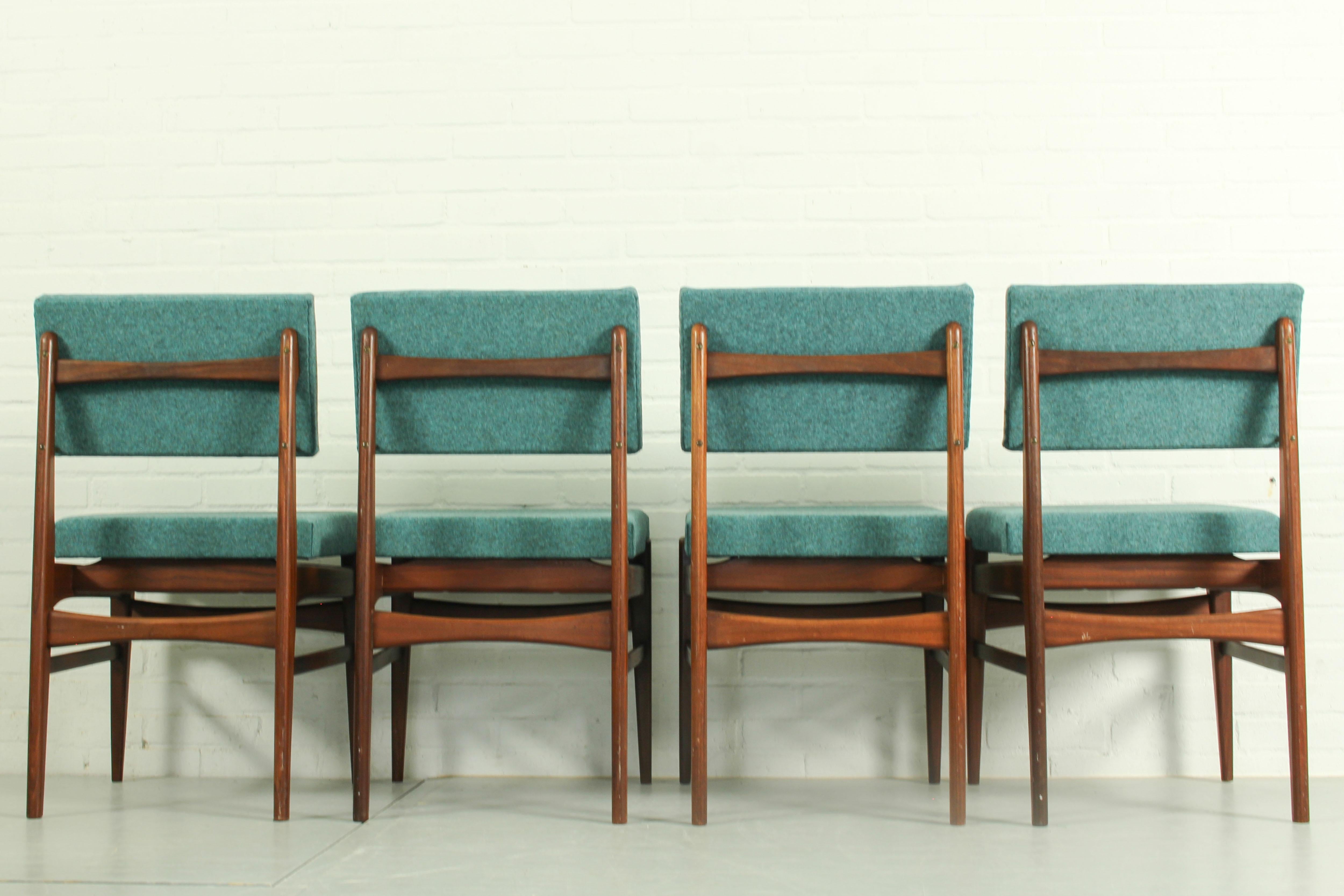 Dining chairs and Dining Table by Louis van Teeffelen for Wébé, The Netherlands  For Sale 4