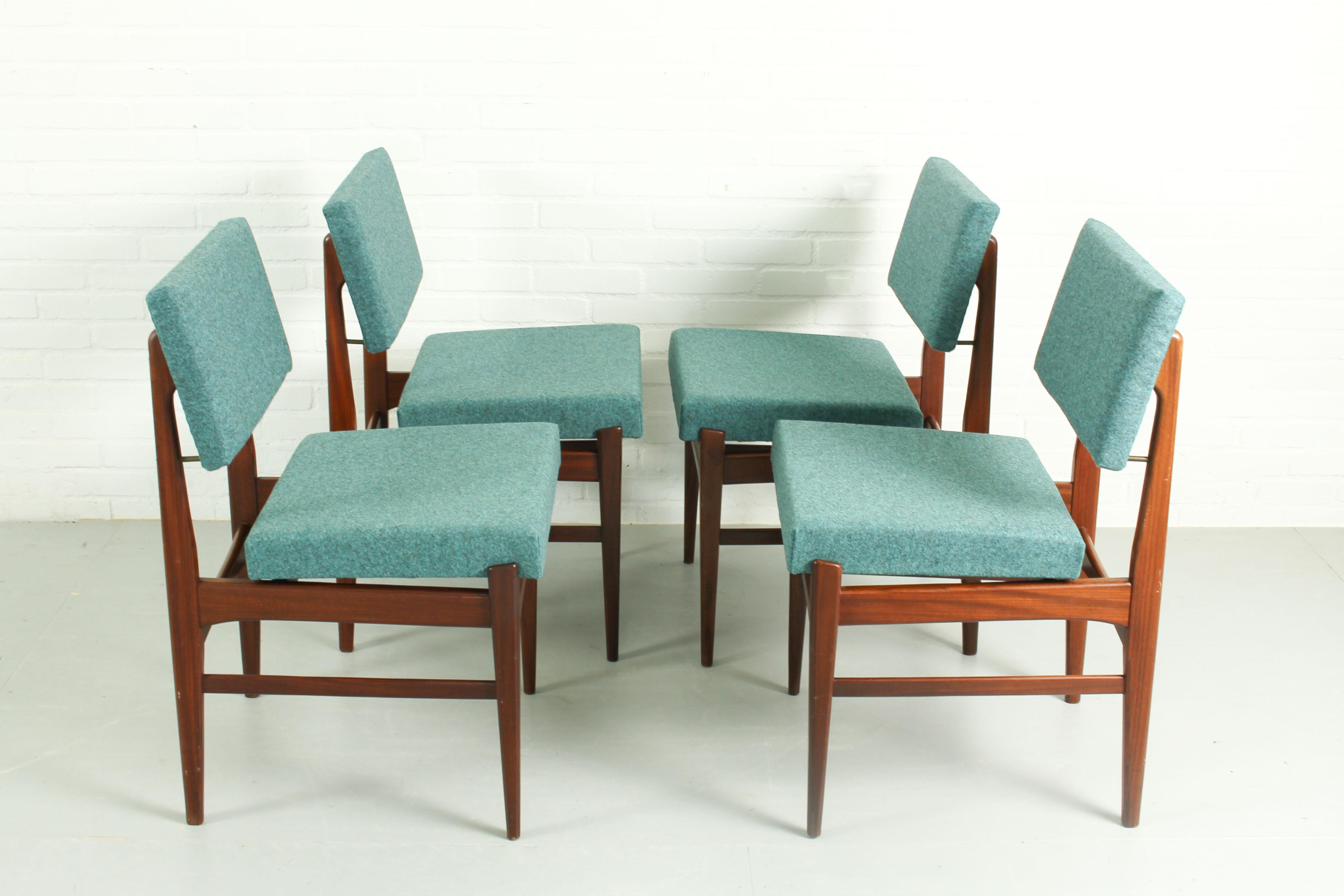 Louis van Teeffelen Wébé Dining chairs and Dining Table by Louis van Teeffelen for Wébé, Dutch Design 1950s. 4 teak dining chairs, model Upspula in blue green melange wool fabric. Teak table extendable. Wébé was a Dutch company from the mid century