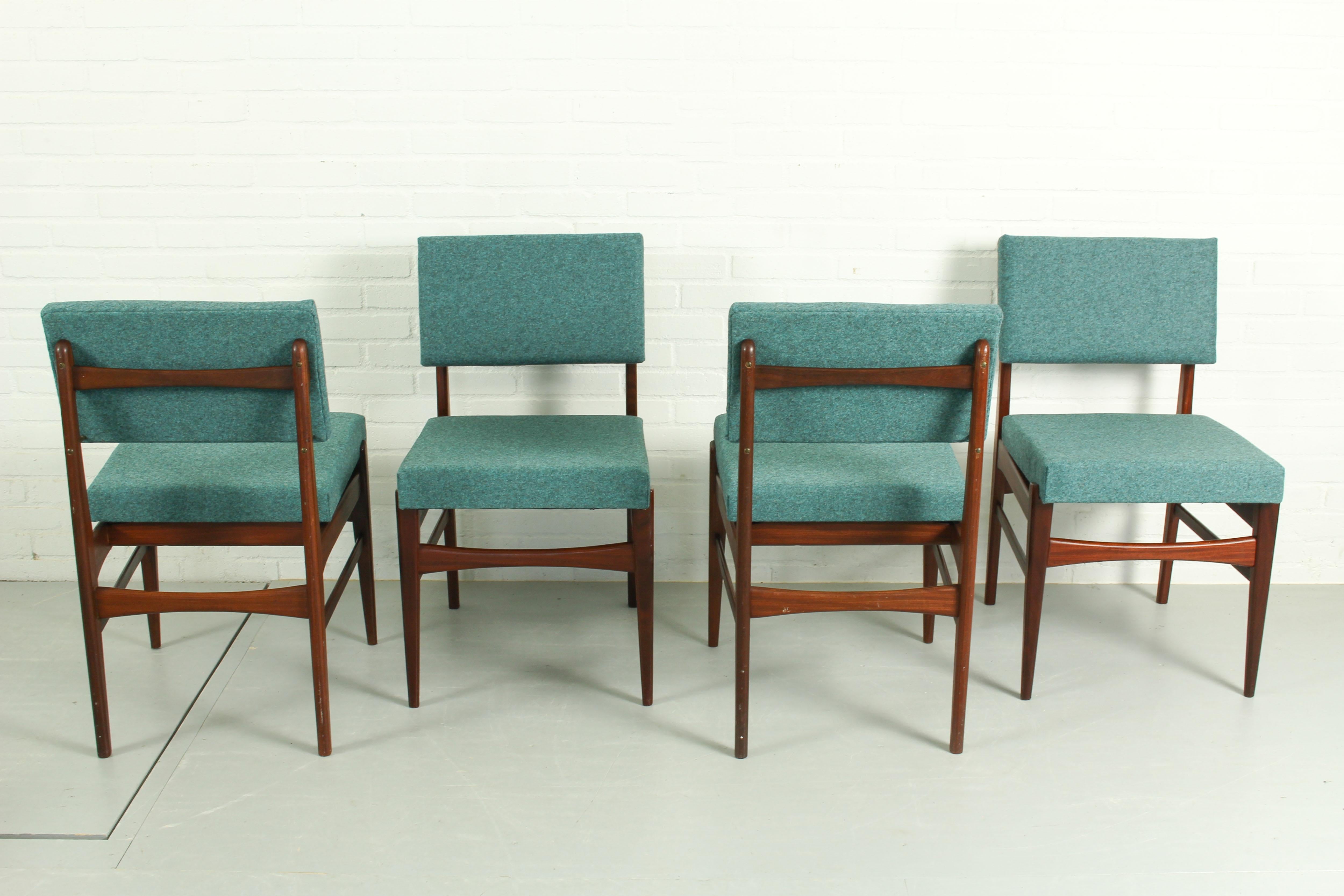 Mid-Century Modern Dining chairs and Dining Table by Louis van Teeffelen for Wébé, The Netherlands  For Sale