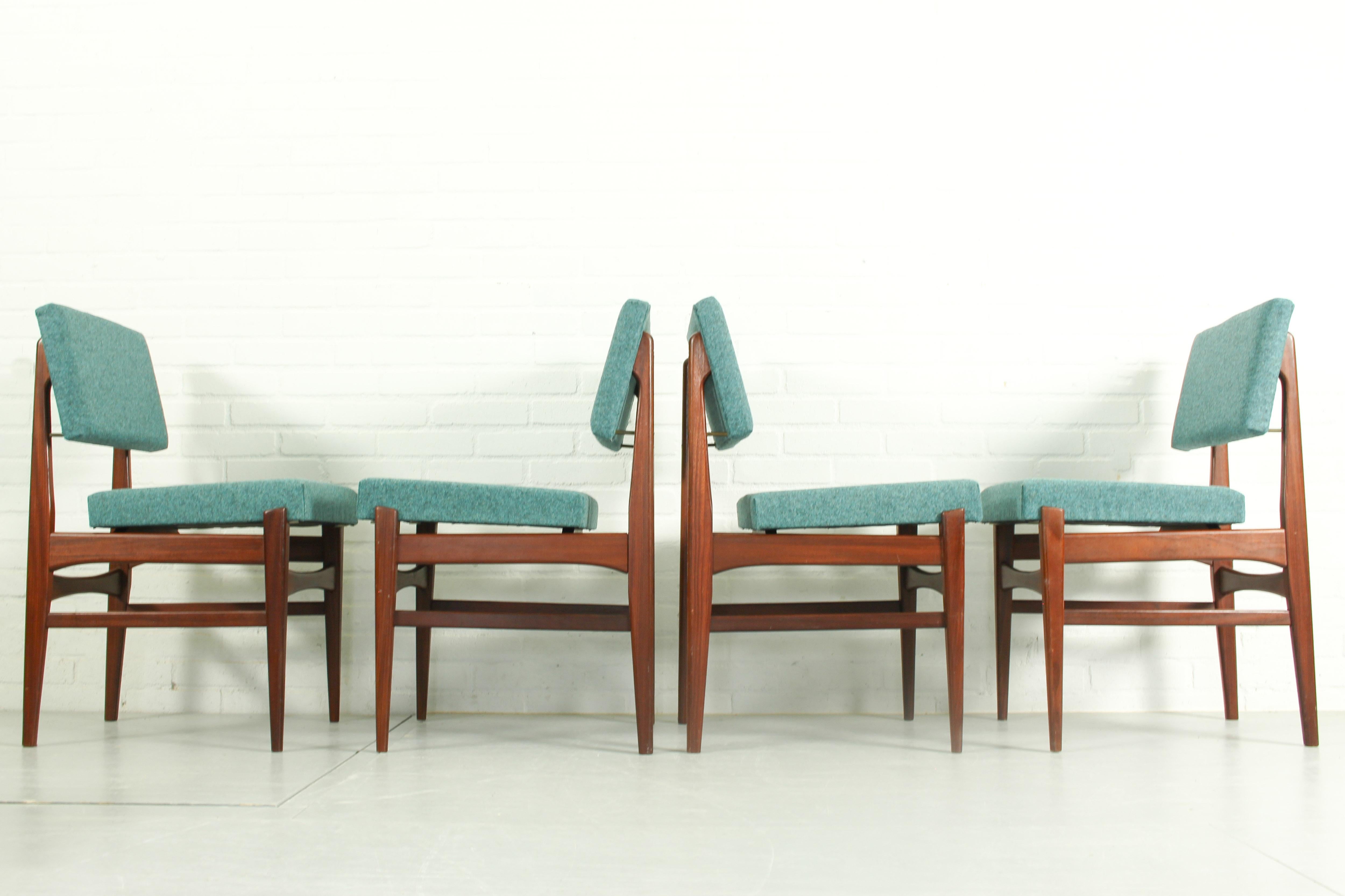 Dining chairs and Dining Table by Louis van Teeffelen for Wébé, The Netherlands  For Sale 2