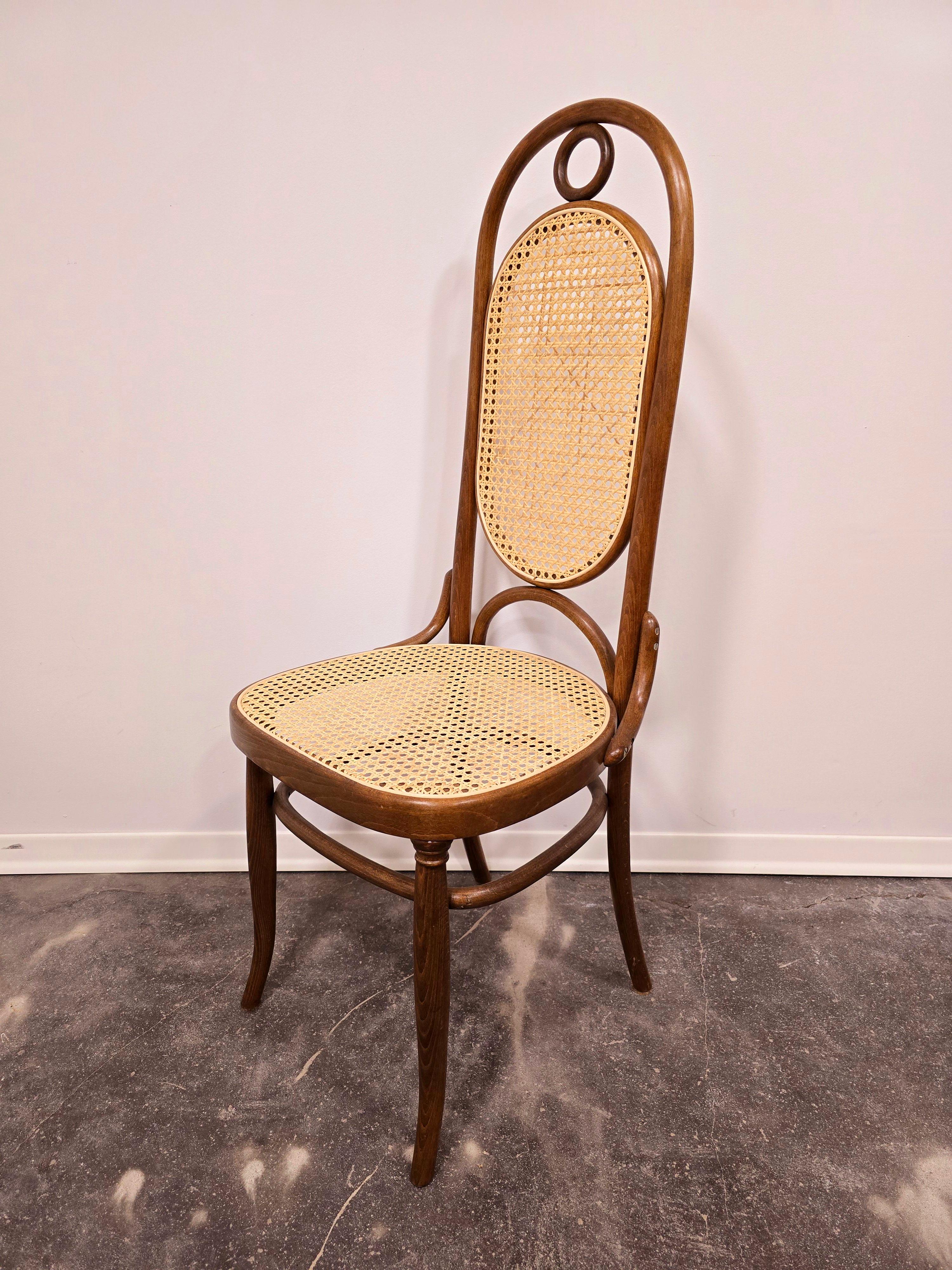 Esszimmerstühle, Bugholz, M 17, hohe Rückenlehne, 1 von 4 (Mitte des 20. Jahrhunderts) im Angebot