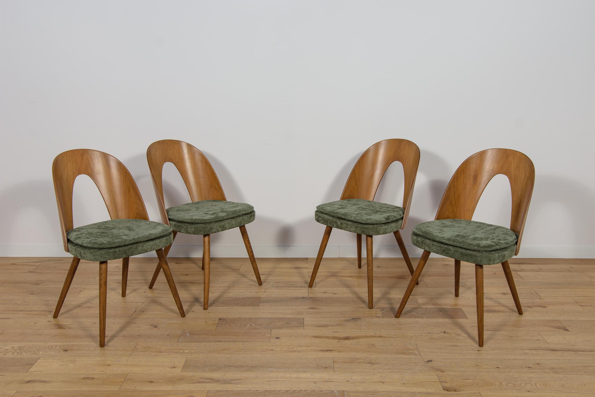 Sillas de comedor de Antonín Šuman para Tatra, Años 60, Juego de 4 Carpintería en venta
