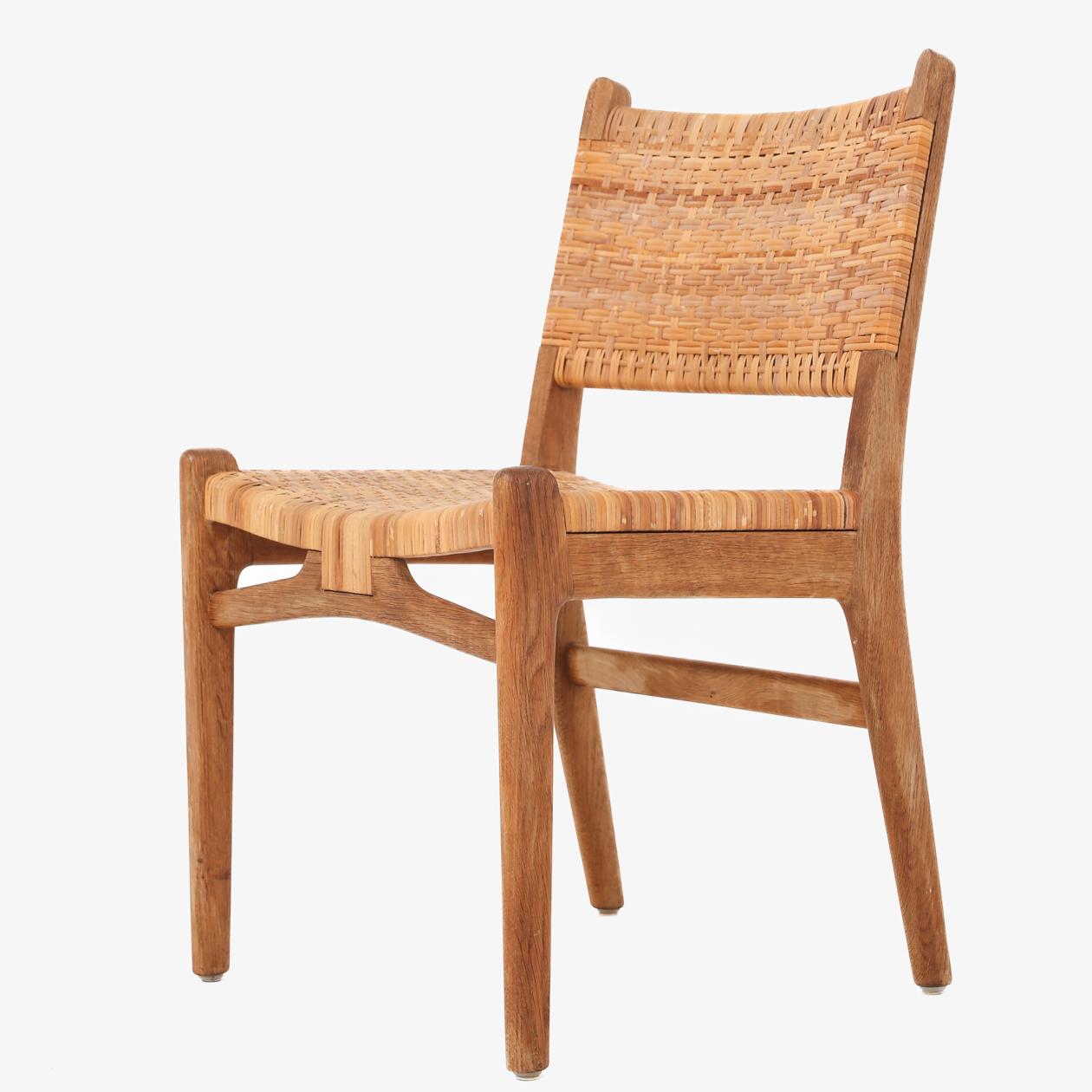 CH 31 - dining chairs in patinated oak and cane. 4 Pcs. Hans J. Wegner / Carl Hansen.