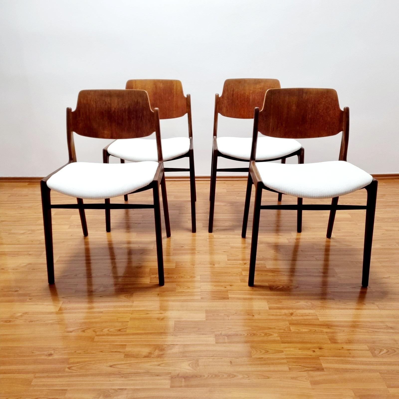 Set of 4 teak dining chairs from the 60s era. Designed by Hartmut Lohmeyer for Wilkhahn.
In verry good condition. The upholstery was recently completly renewed.

Dimensions:
H 79cm, seat height 46 cm
W 49 cm
D 54 cm