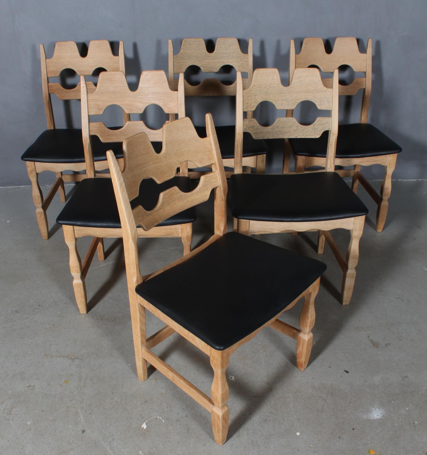Set of striking dining chairs by Henning Kjærnulf, made of soap treated oak and new upholstered with black aniline leather. 

Refreshing design with bold baroque coming together nicely with Mid-Century Modernism.

Model: Razorblade

Made by EG
