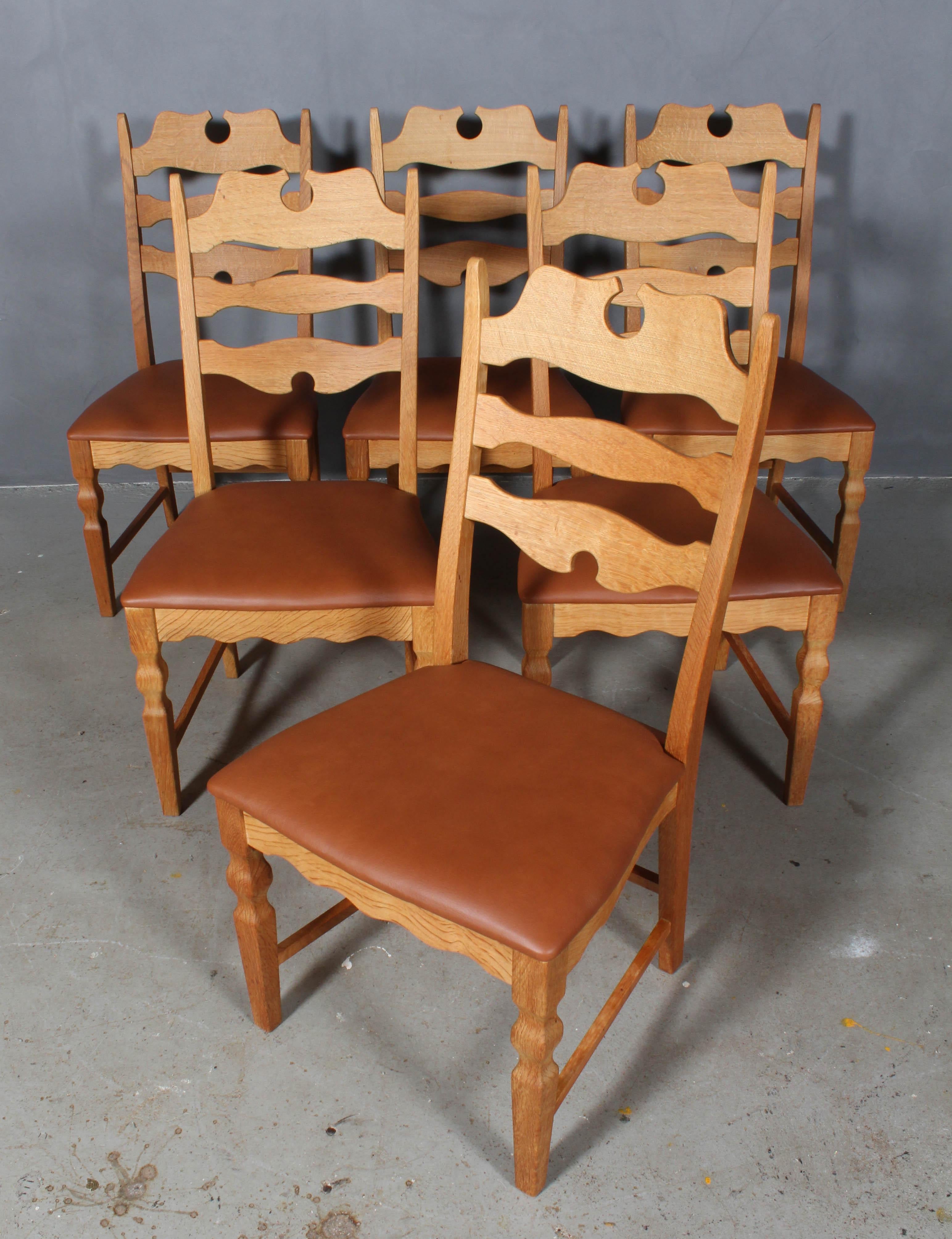 Set of dining chair by Henning Kjærnulf, made of oak and new upholstered with tan aniline leather. 

Refreshing design with bold Baroque coming together nicely with Mid-Century Modernism.

Model: Razorblade

Made by EG Møbler in the