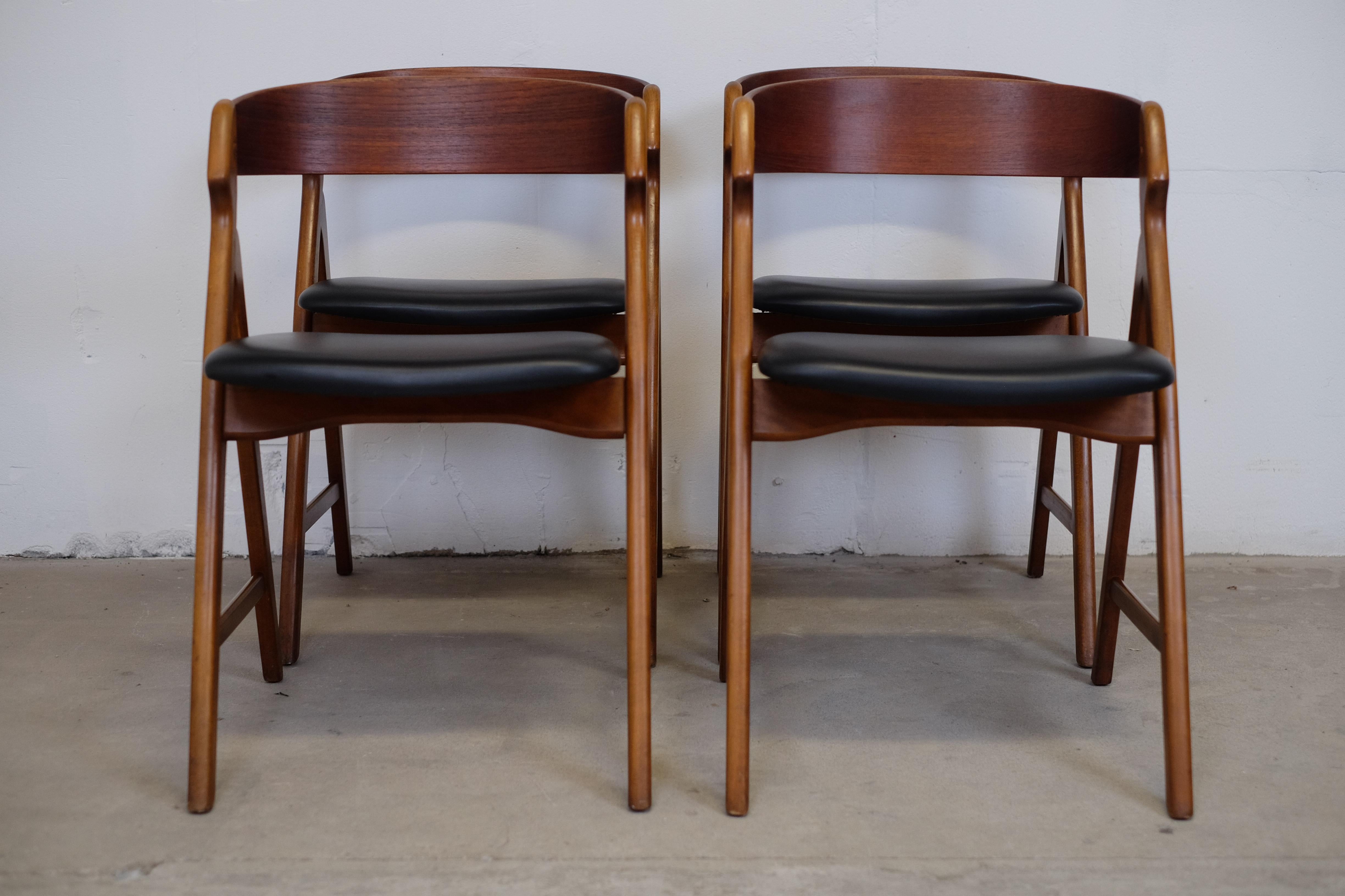 This beautiful set of four Danish dining chairs, designed by Henning Kjaernulf in the 1960s is one of his great classics, which now has been placed in the same home since they were bought in 64. They want to go on new adventure and live on and even