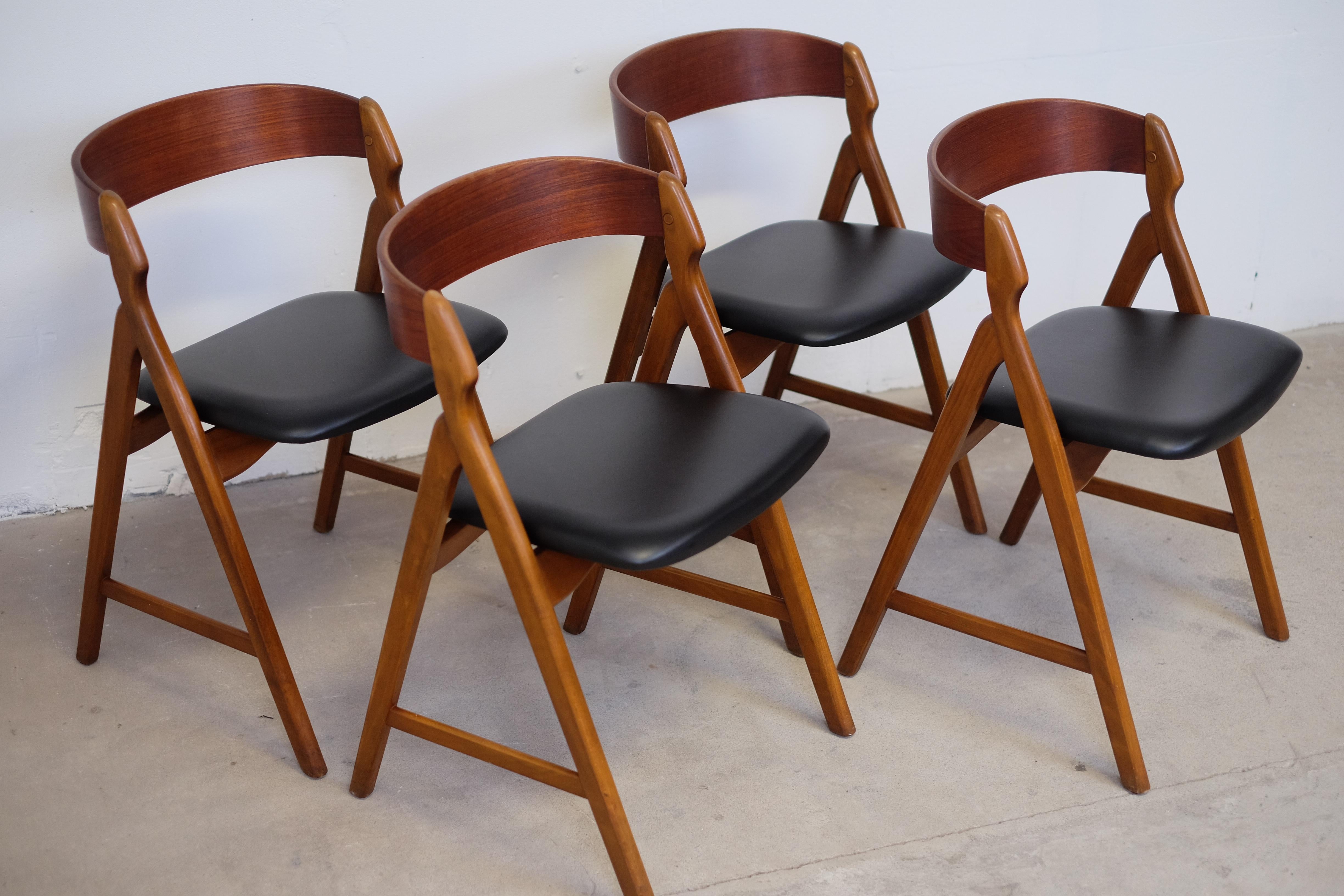 Dining Chairs by Henning Kjaernulf Set of Four In Good Condition In Middelfart, Fyn
