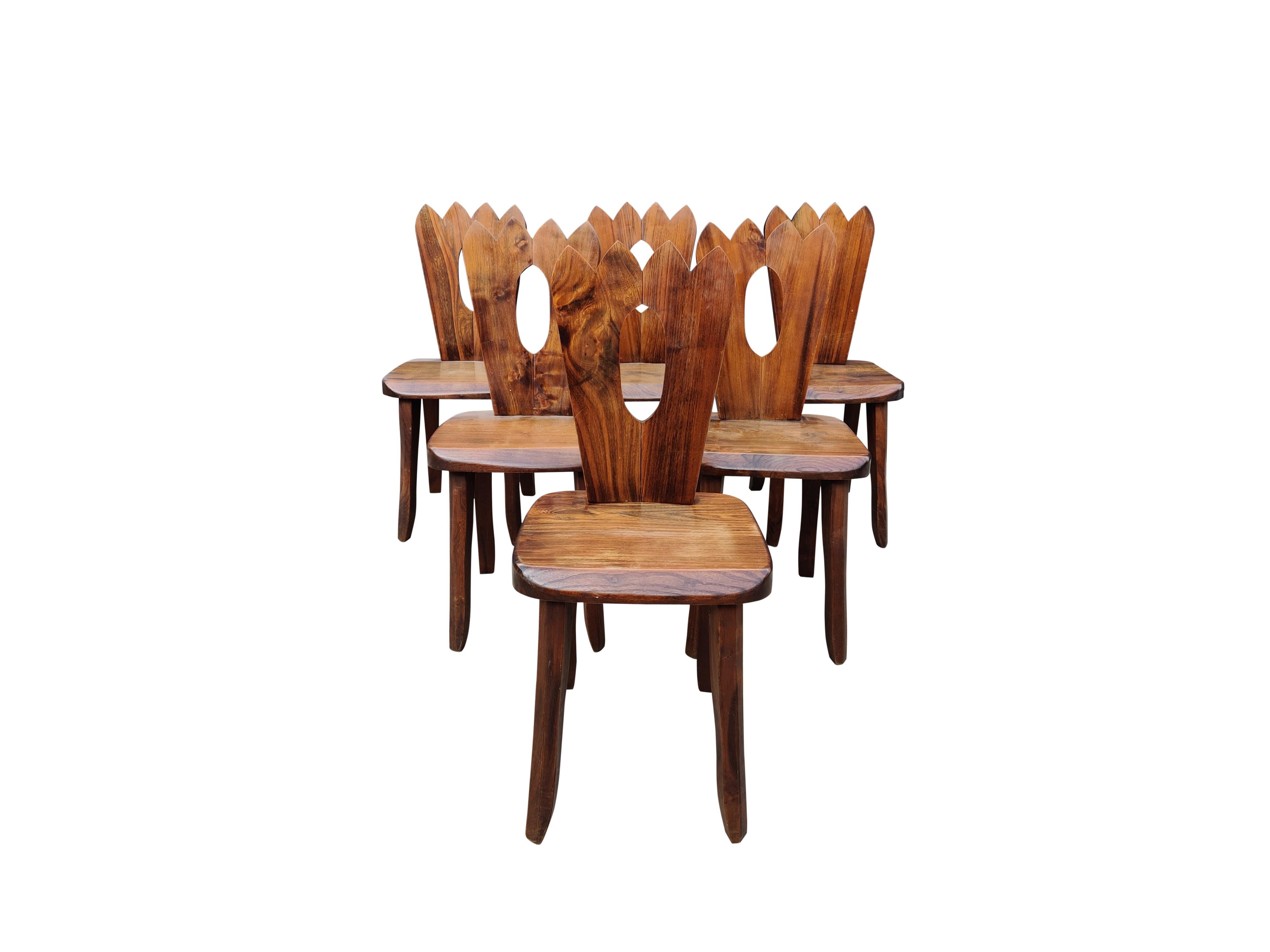 Very elegant set of elm wooden chairs by Olavi Hänninen.

The crown shaped backrests are unique.

These are great chairs to create a warm and cosy interior for the cold winter months.

Very good, original condition.

1950s,