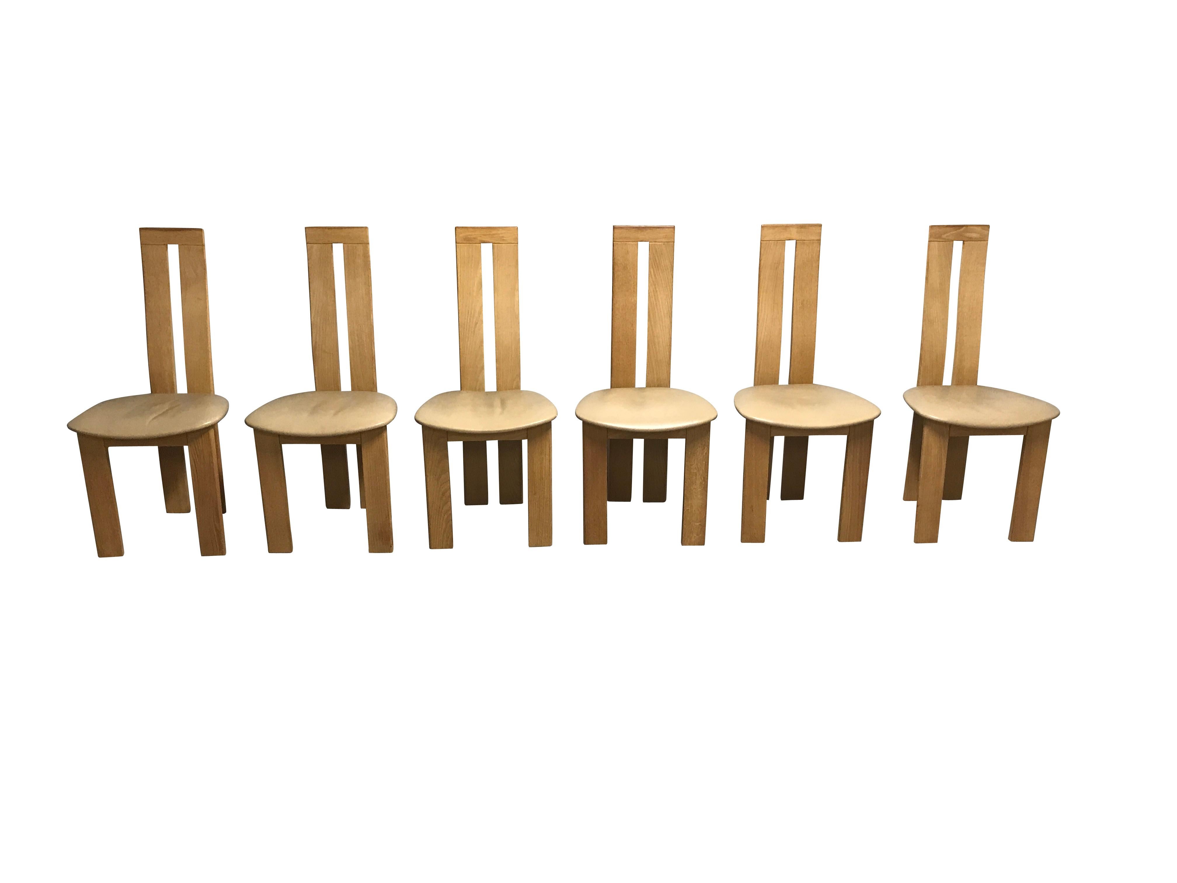 Set of six Postmodern clear wooden and beige leather dining chairs designed by Pietro Costantini for Ello.

The chairs have a beautiful design and have an elegant bended wooden backrest.

Very good condition.

A 7th identical chair is