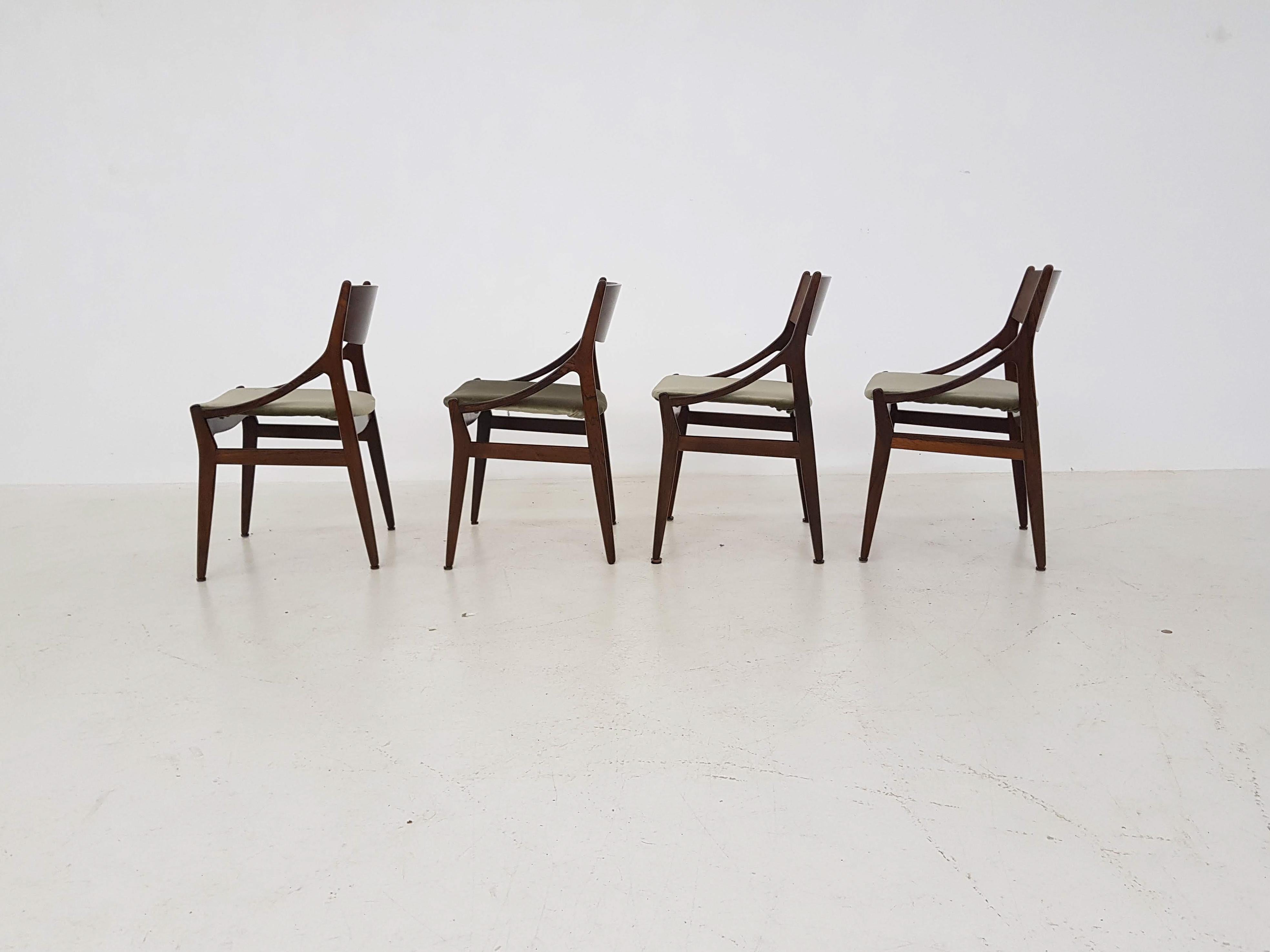 Set of 4 dining chairs by Vestervig Erikson for Brdr Tromborg Lystrup, Denmark, 1960s.

These fine mid century Danish dining chairs are made of beautiful rosewood with a seating upholstered with new green, greyish velvet fabric. High quality Danish