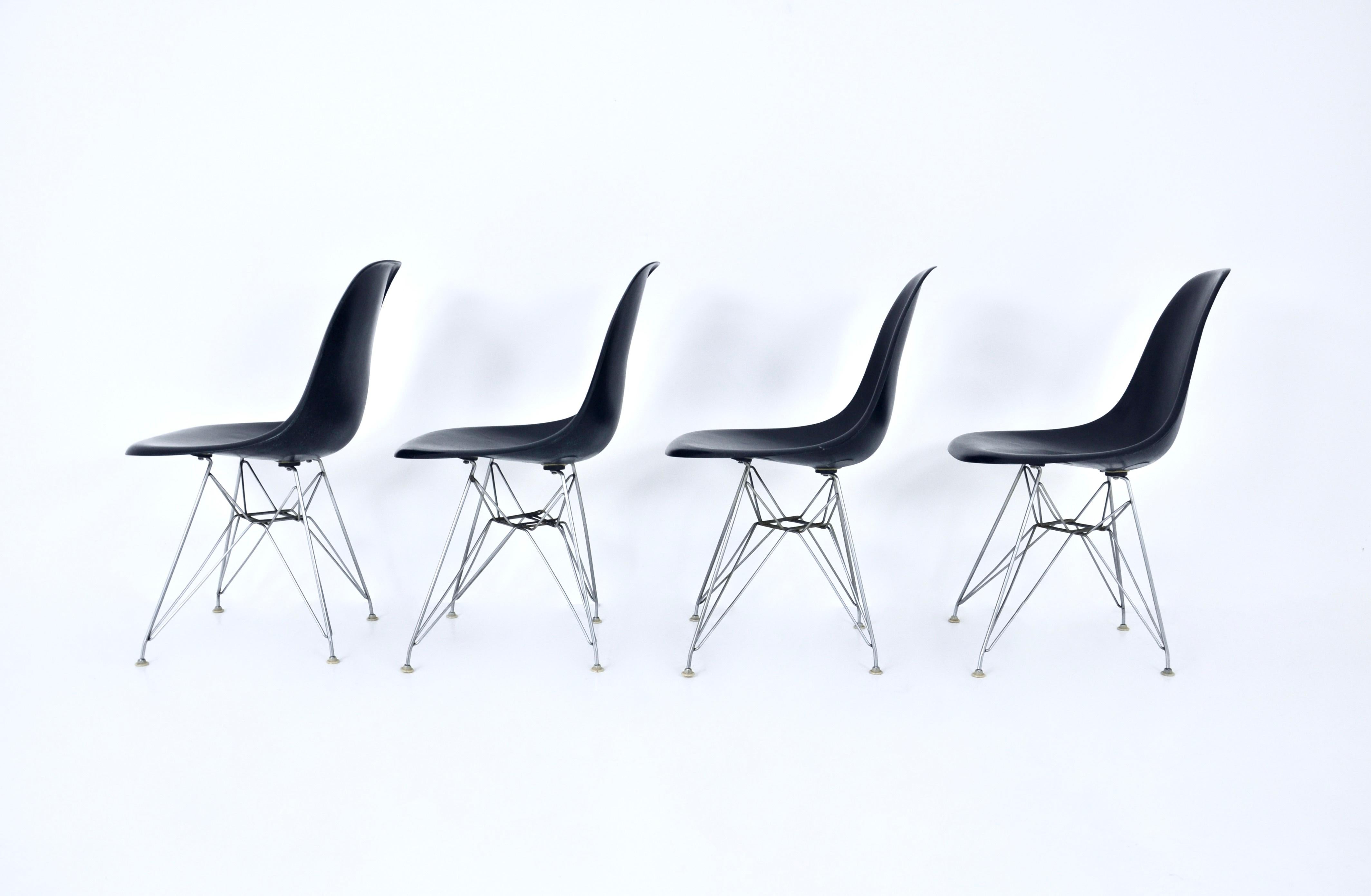 Metallo Sedie da pranzo DSR di Charles and Ray Eames per Herman Miller, anni '70, set da 4 in vendita