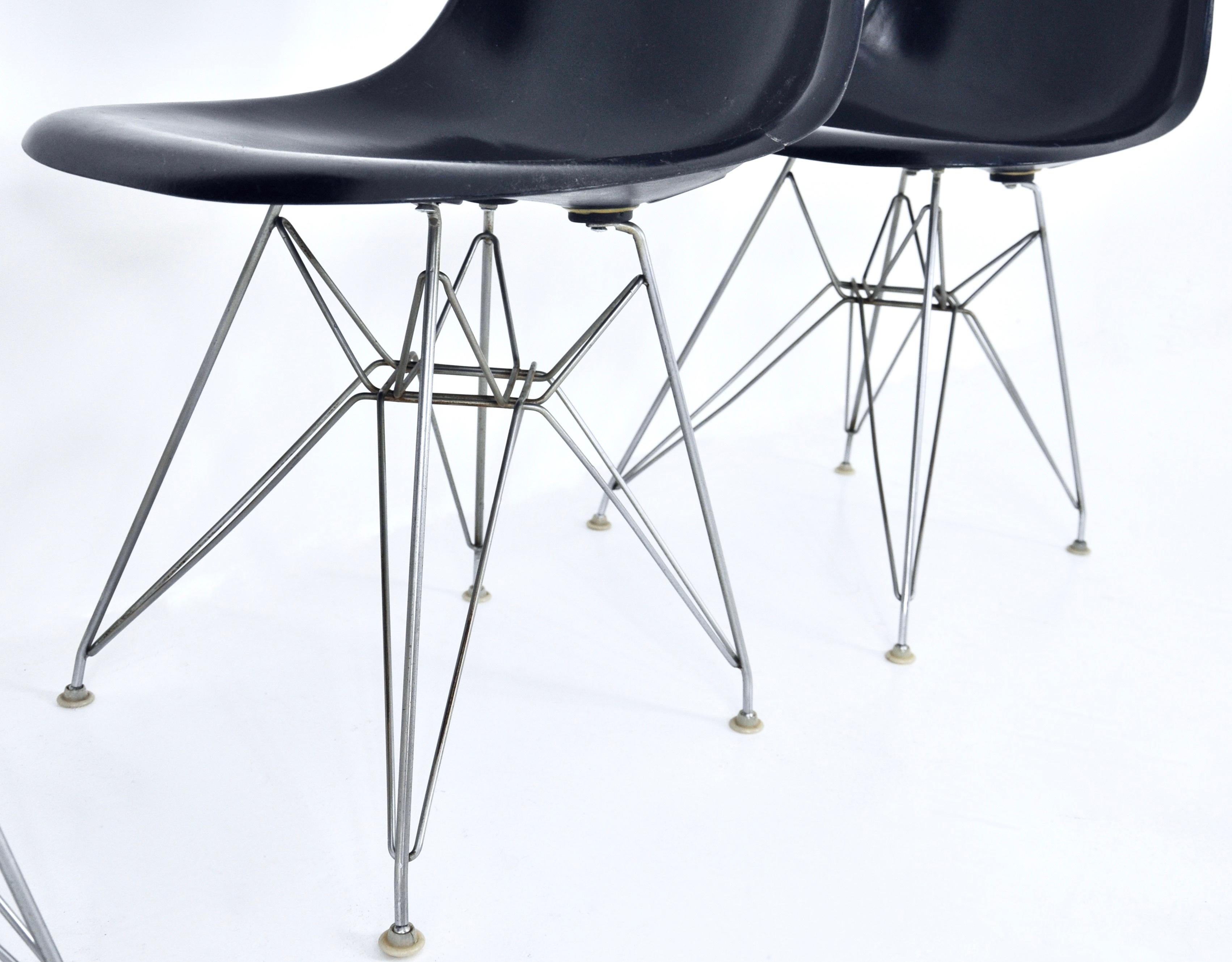 Sedie da pranzo DSR di Charles and Ray Eames per Herman Miller, anni '70, set da 4 in vendita 2