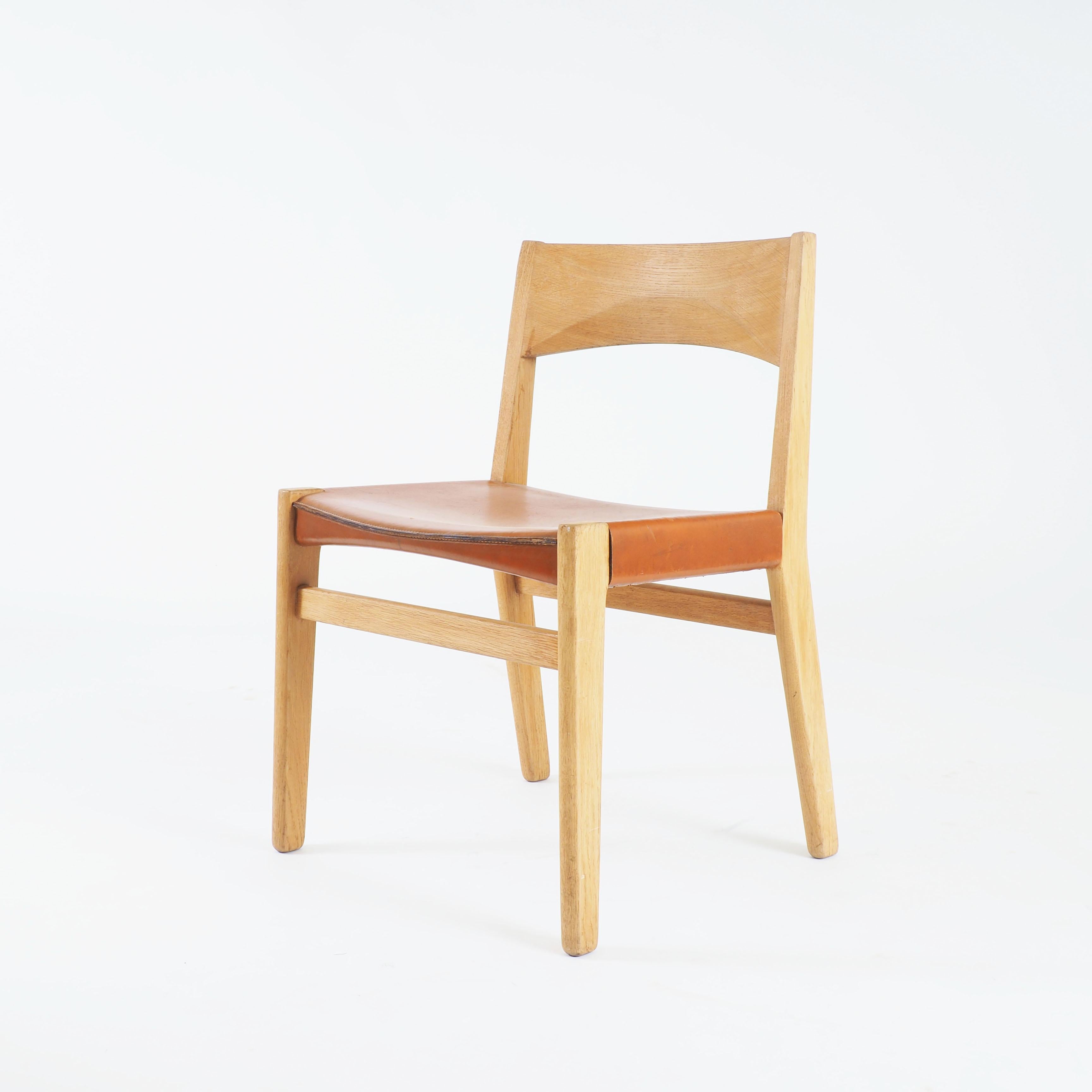 Scandinavian Modern Dining Chairs in Oak and Leather by John Vedel-Rieper, Denmark for Källemo