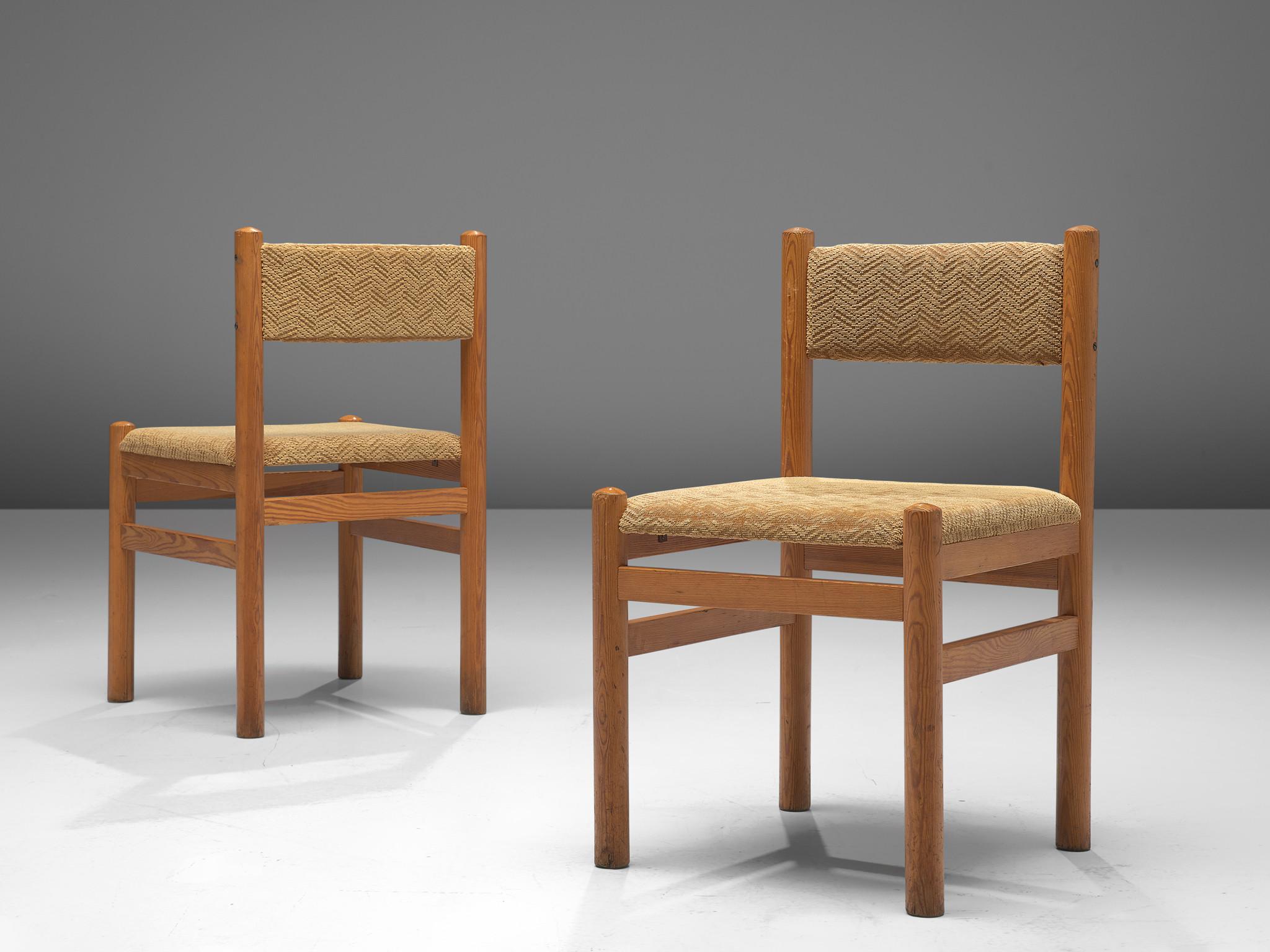 Dining chairs, pine and fabric, Europe, 1950s

Pine dining chairs with beige fishbone patterned upholstery, model without armrests. The elegant designed open shape of the frame in combination with the natural color upholstery makes this chair very