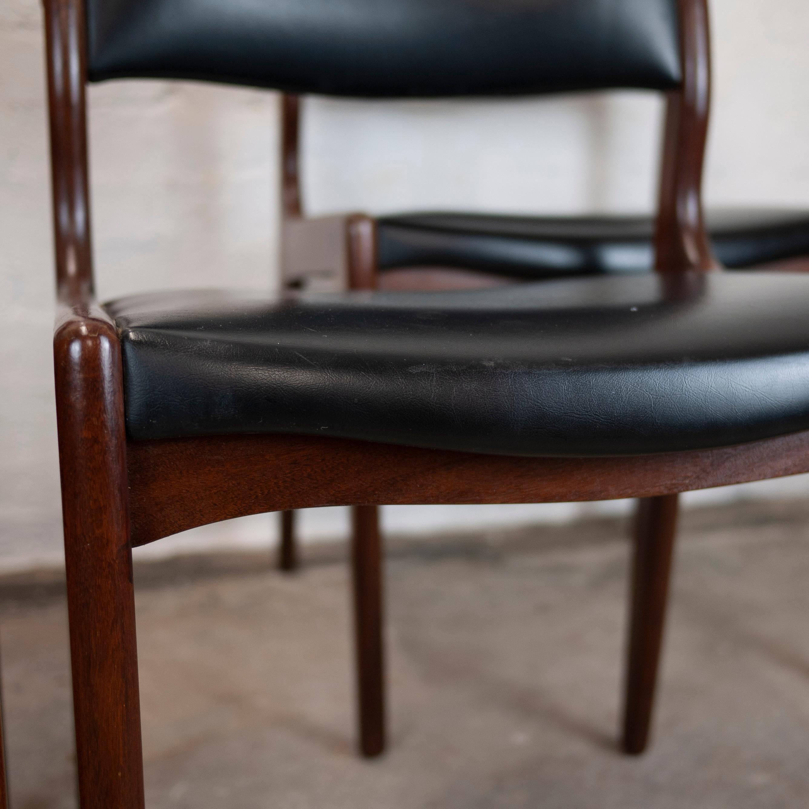 Dining Chairs in Teak and Black Vinyl by Johannes Andersen for Uldum Møbelfabrik In Good Condition In Chesham, GB