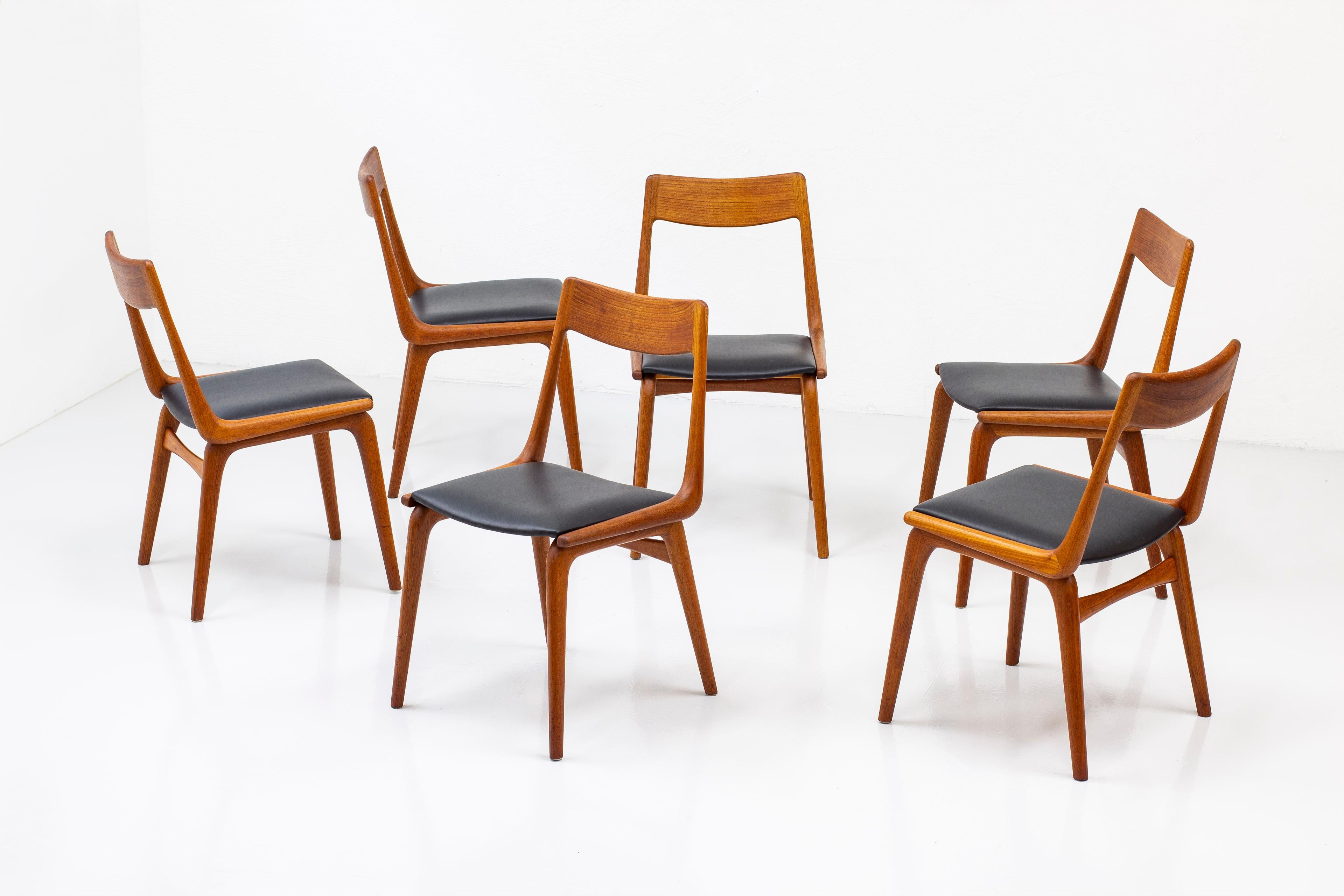 Set of six chairs by Alfred Christensen. Produced by Slagelse Möbelverk in Denmark during the 1950s. Solid teak fram with new upholstery in black leather. Fully restored in excellent condition. Light age related patina due to age and use.

Price
