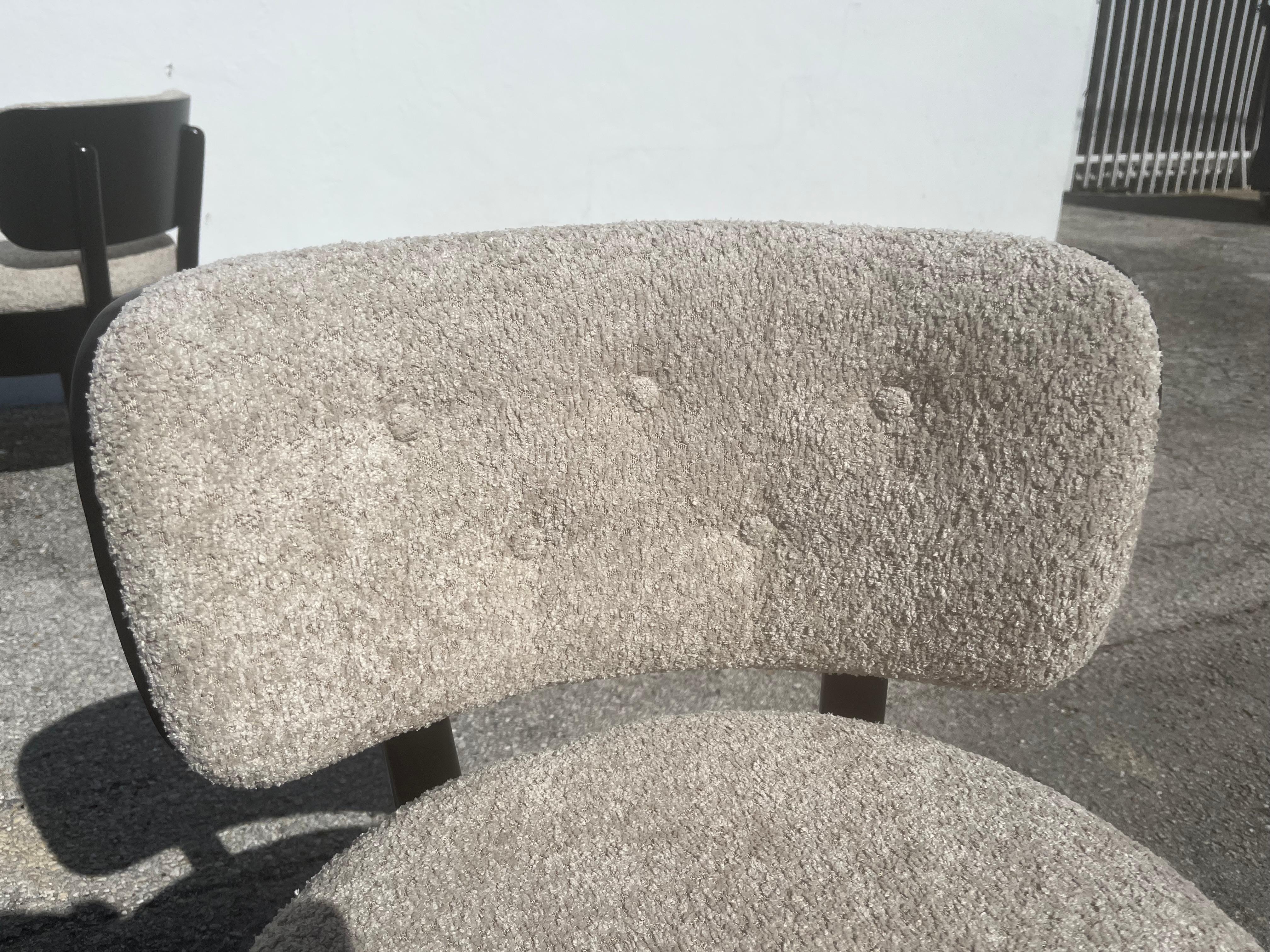 Sedie da pranzo nello stile di Viggo Boesen, in legno curvato e boucle in vendita 6