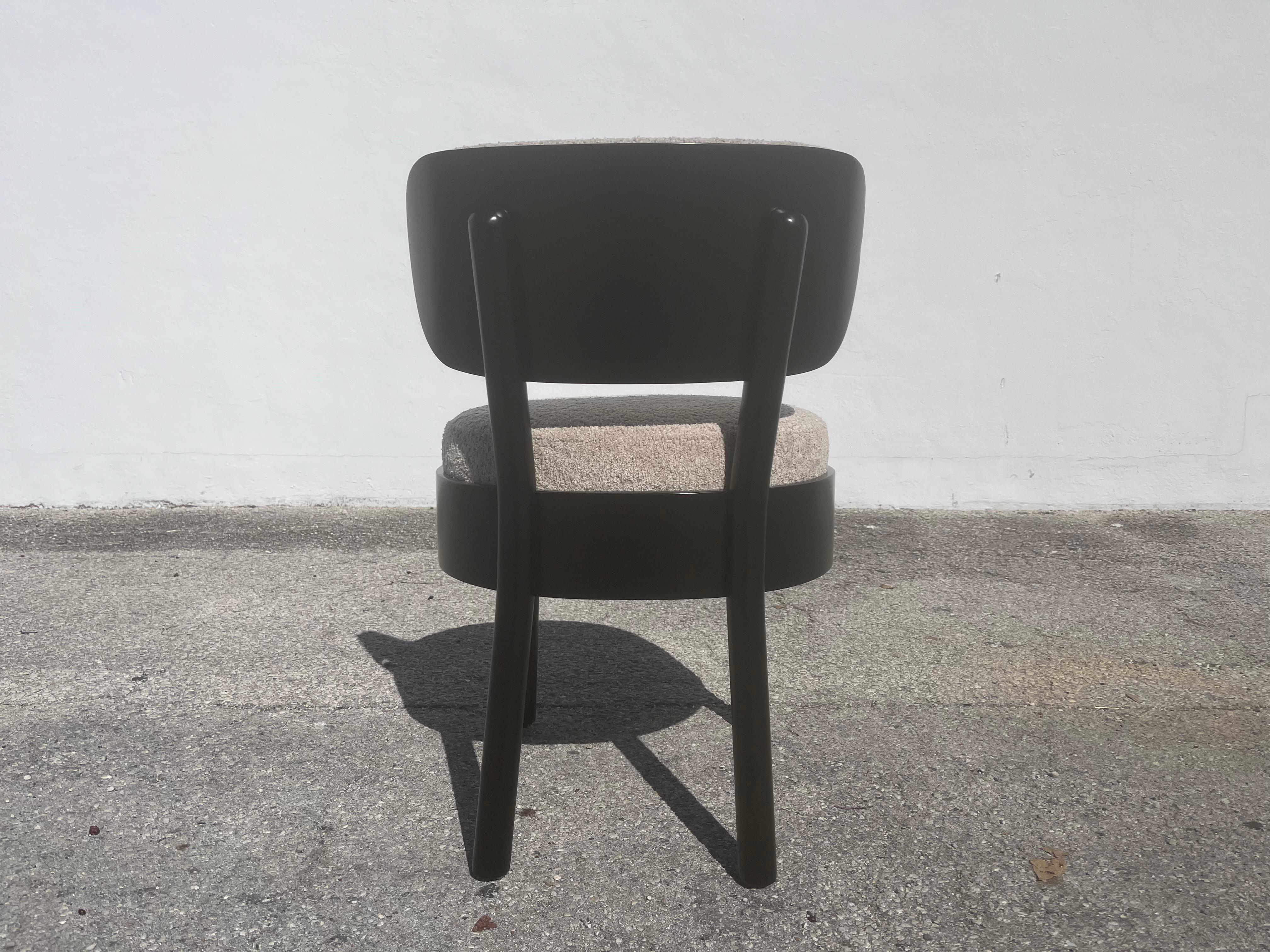 Sedie da pranzo nello stile di Viggo Boesen, in legno curvato e boucle in vendita 11