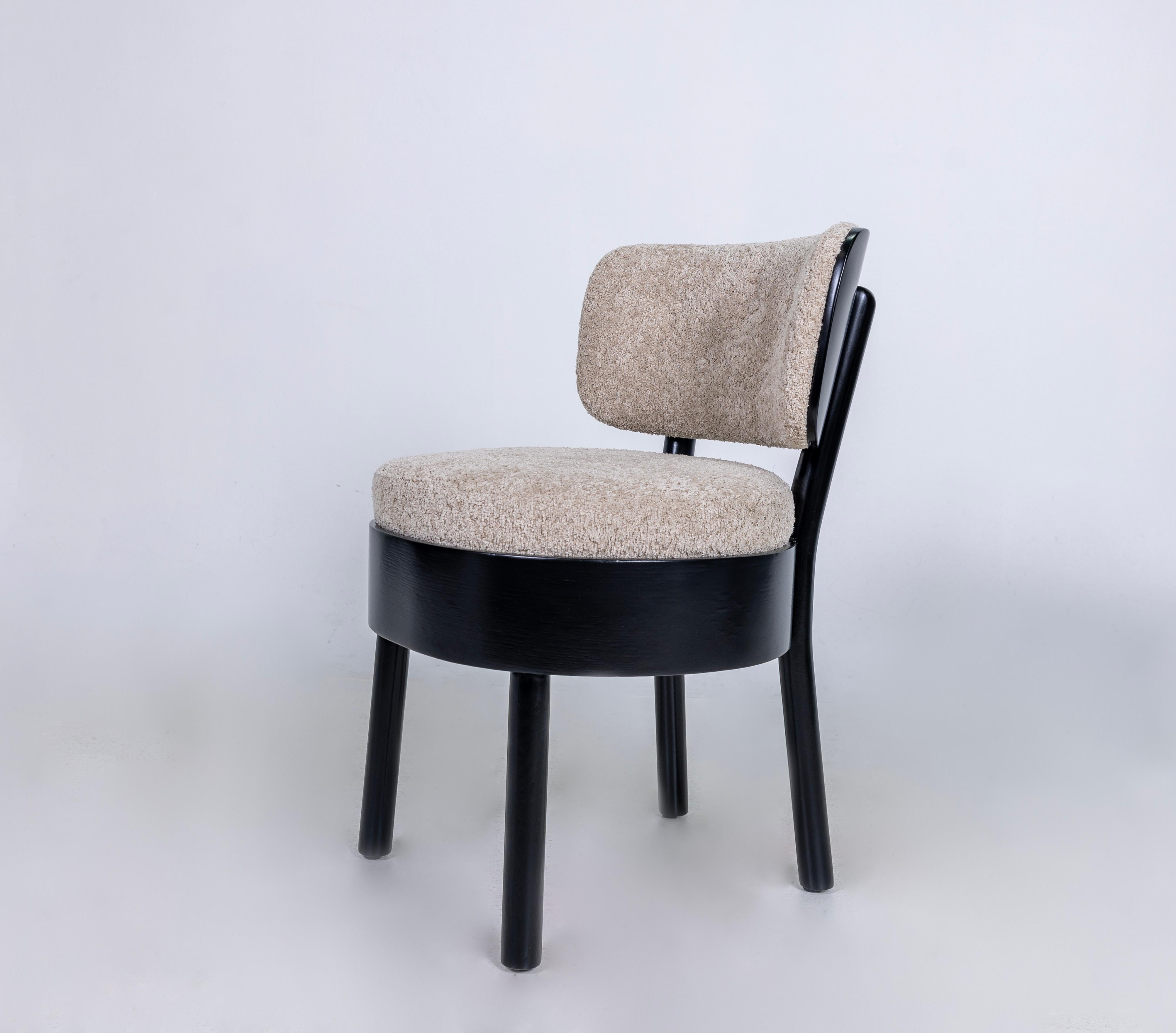 Fine XX secolo Sedie da pranzo nello stile di Viggo Boesen, in legno curvato e boucle in vendita