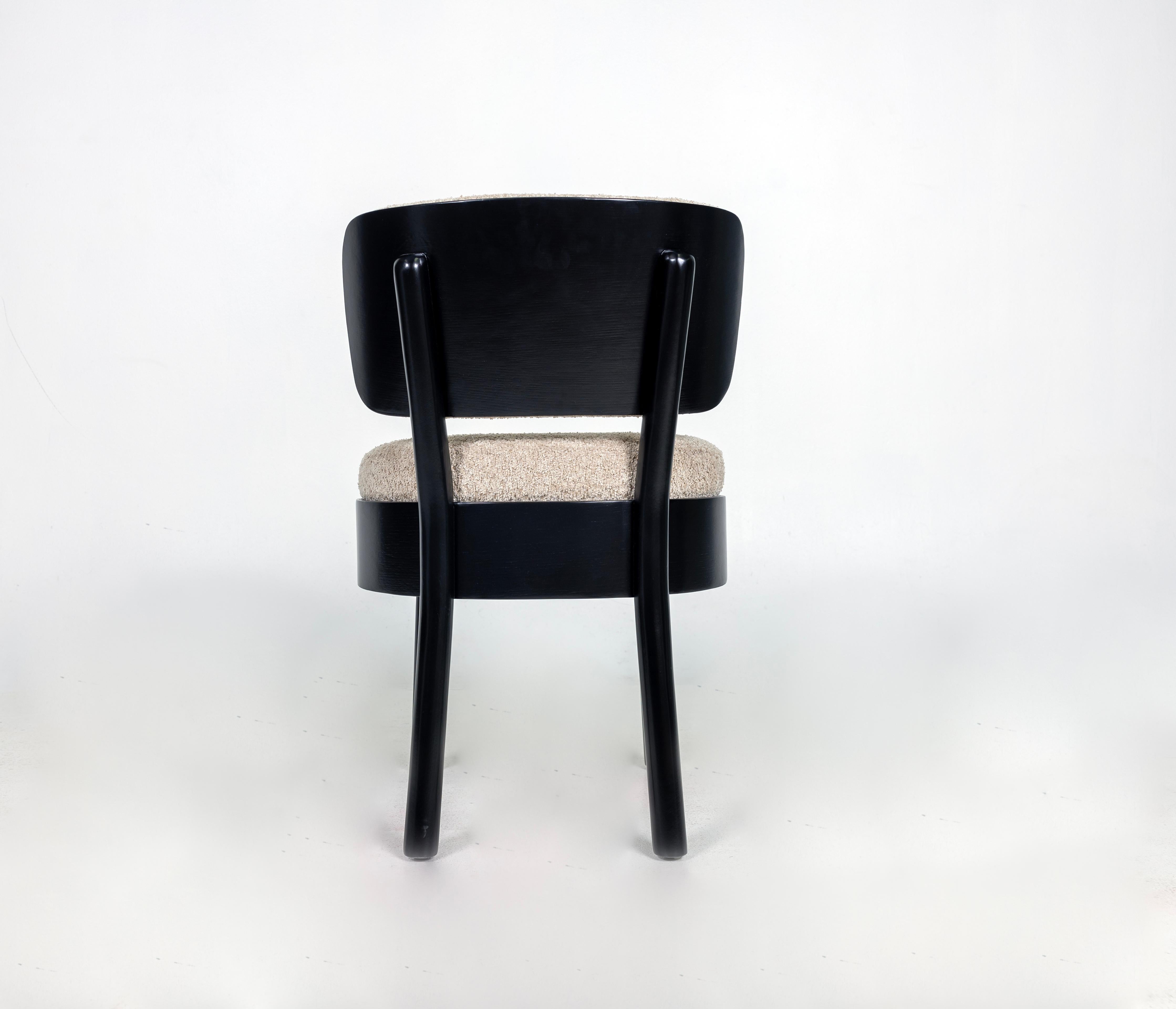 Sedie da pranzo nello stile di Viggo Boesen, in legno curvato e boucle in vendita 1