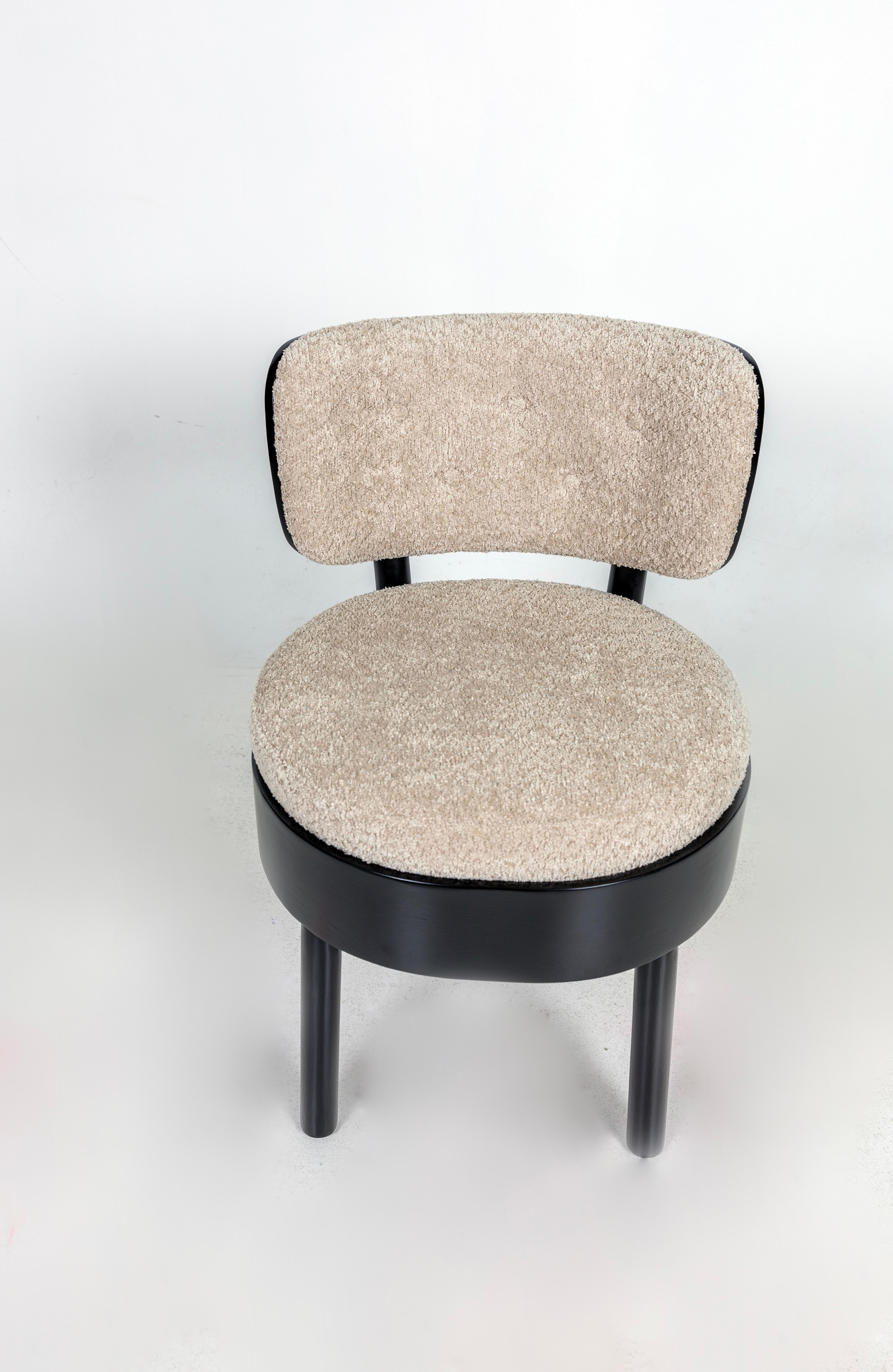 Sedie da pranzo nello stile di Viggo Boesen, in legno curvato e boucle in vendita 2