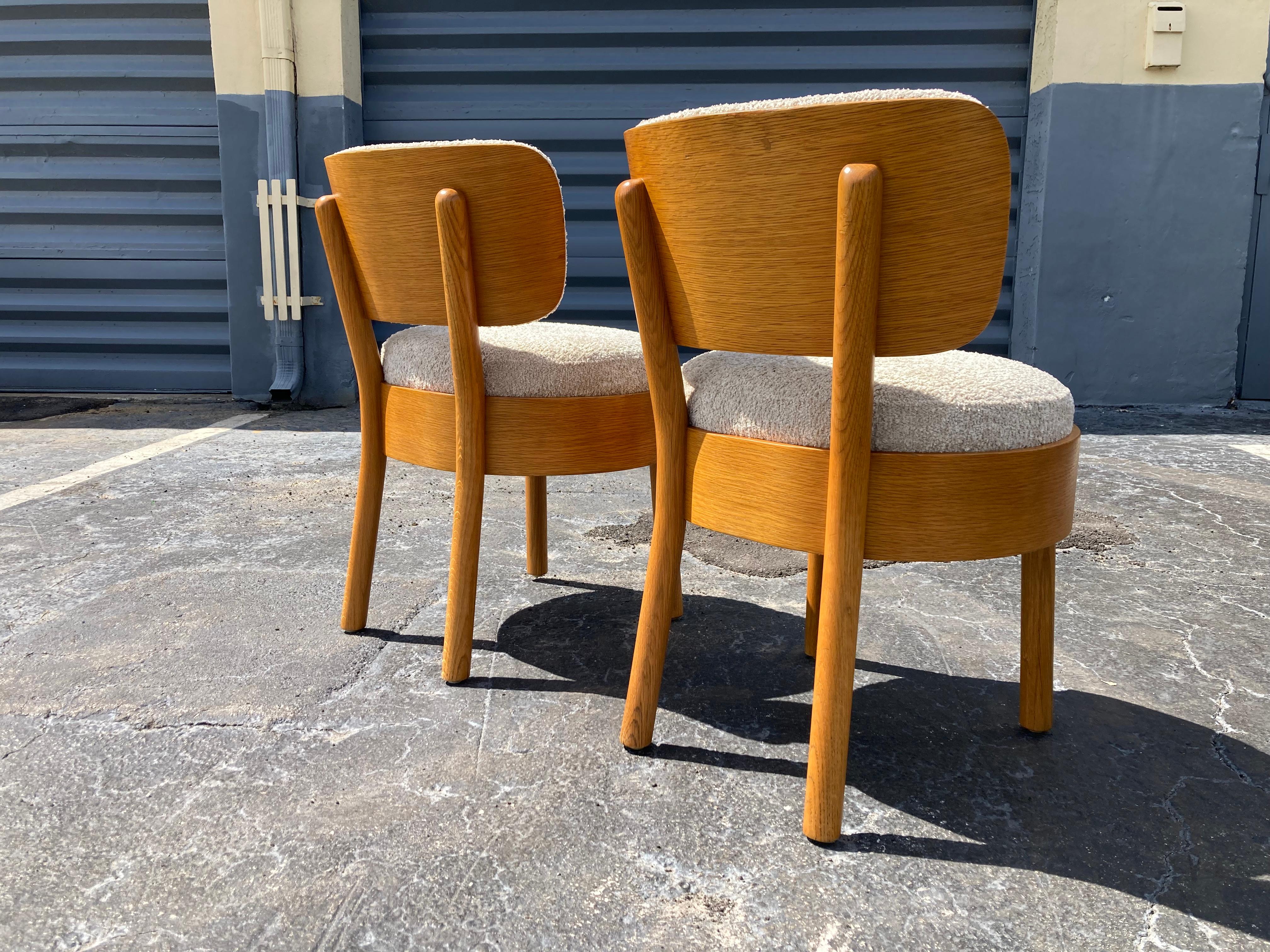 Dining Chairs in the style of Viggo Boesen, Bentwood, Oak and Boucle For Sale 10